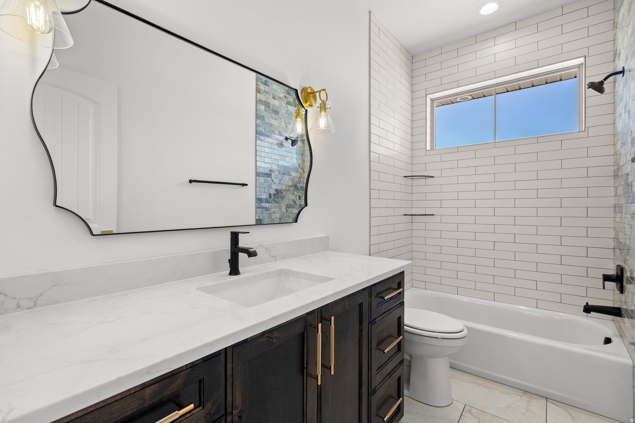 West Haven, Utah, 84401, United States, 6 Bedrooms Bedrooms, ,4 BathroomsBathrooms,Residential,Active,2037112