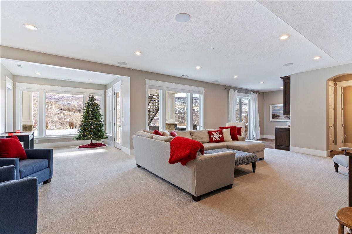 Mountain Green, Utah, 84050, United States, 4 Bedrooms Bedrooms, ,5 BathroomsBathrooms,Residential,Active,2002341