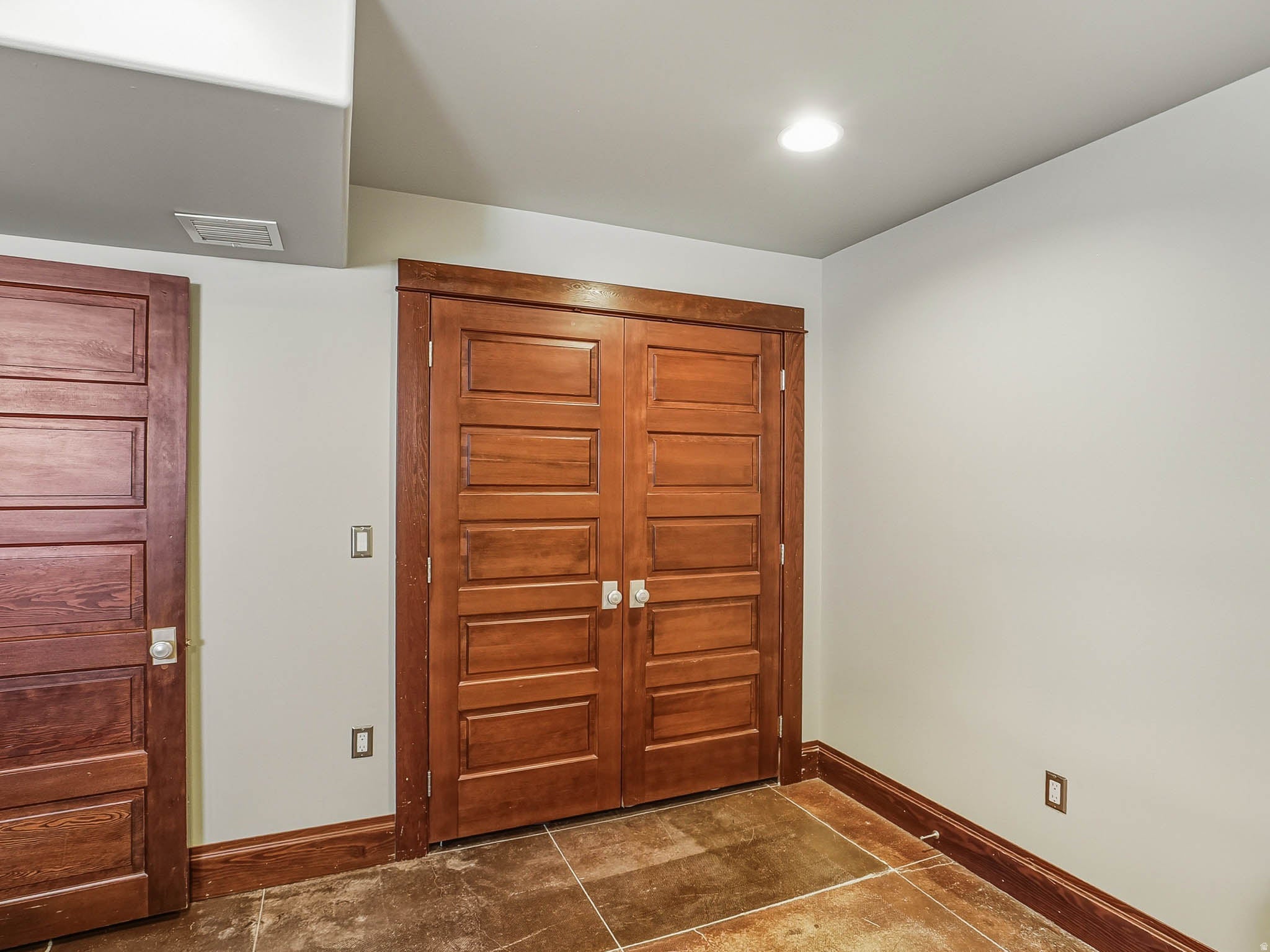 Salt Lake City, Utah, 84105, United States, 6 Bedrooms Bedrooms, ,4 BathroomsBathrooms,Residential,Active,2000214