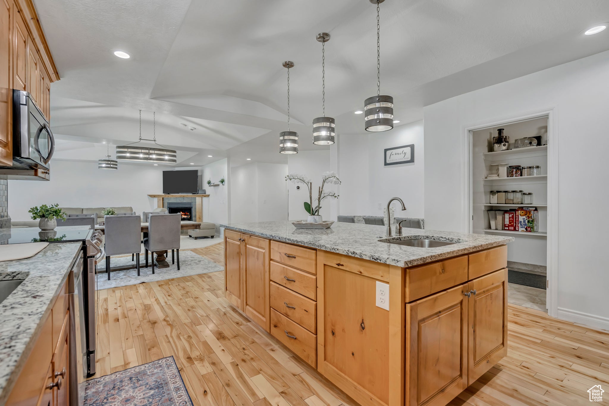 Taylorsville, Utah, 84123, United States, 7 Bedrooms Bedrooms, ,4 BathroomsBathrooms,Residential,Active,1894986