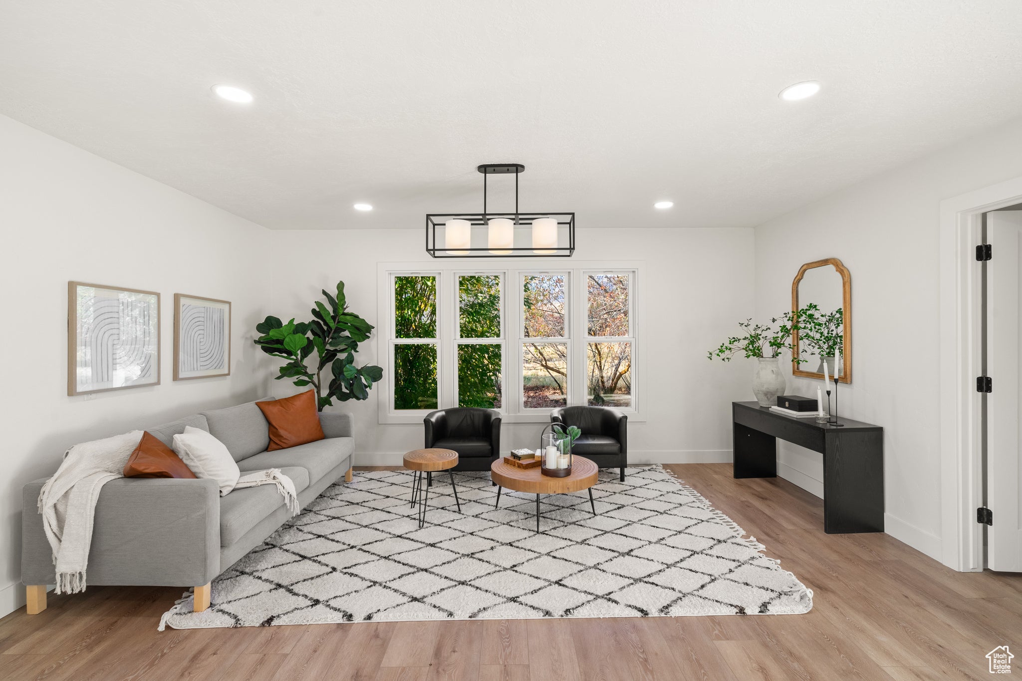 Huntsville, Utah, 84317, United States, 4 Bedrooms Bedrooms, ,3 BathroomsBathrooms,Residential,Active,1964495