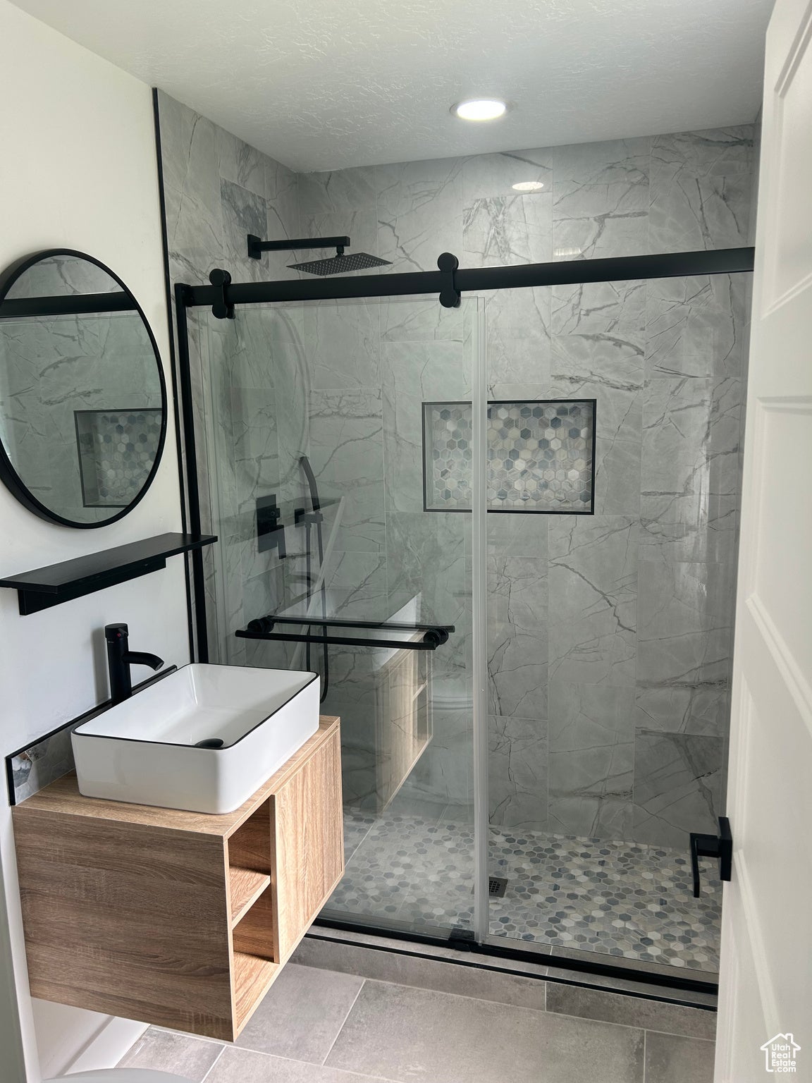 Cottonwood Heights, Utah, 84121, United States, ,3 BathroomsBathrooms,Residential,Active,1831773