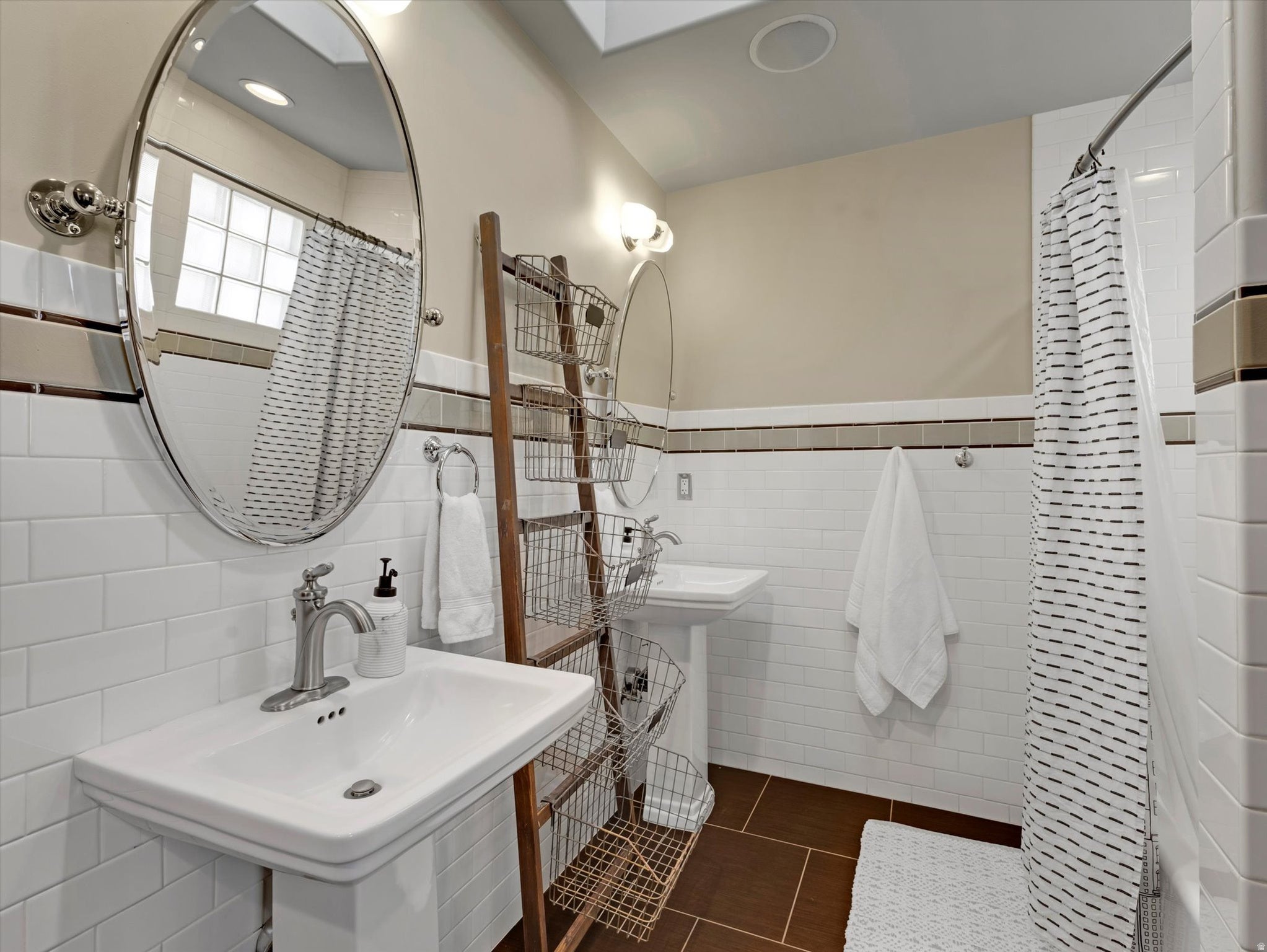 Salt Lake City, Utah, 84105, United States, 6 Bedrooms Bedrooms, ,4 BathroomsBathrooms,Residential,Active,2017445