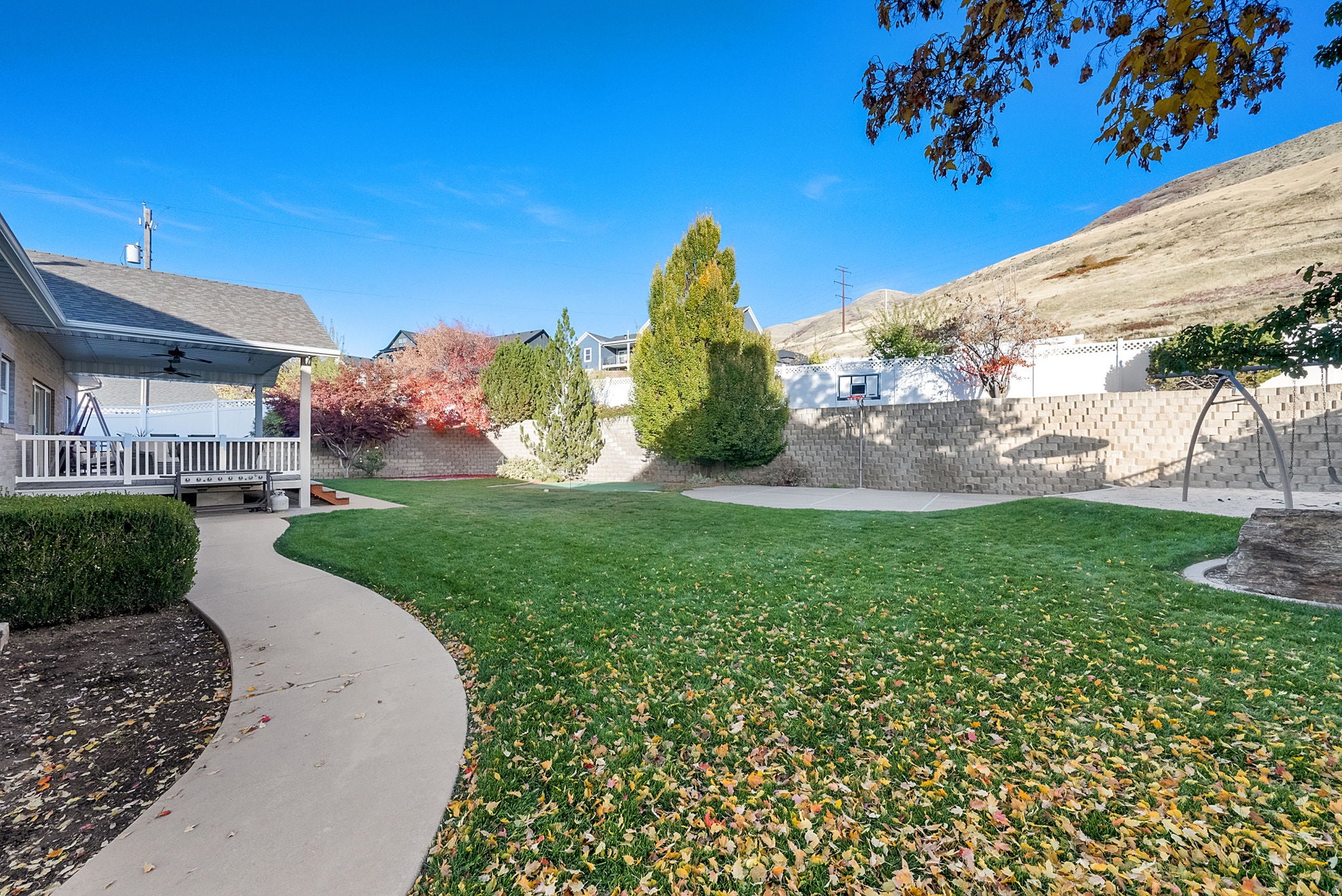 Perry, Utah, 84302, United States, 6 Bedrooms Bedrooms, ,5 BathroomsBathrooms,Residential,Active,2045022