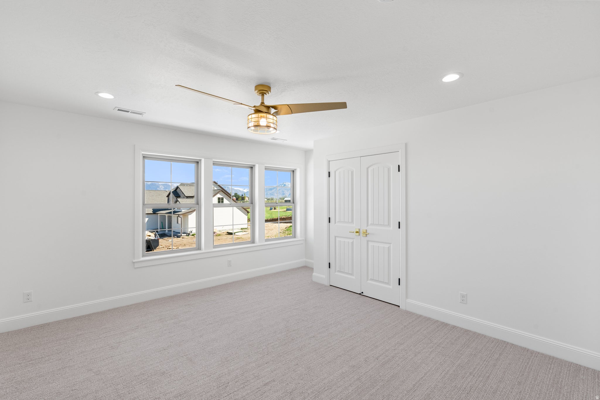 West Haven, Utah, 84401, United States, 6 Bedrooms Bedrooms, ,4 BathroomsBathrooms,Residential,Active,2037112