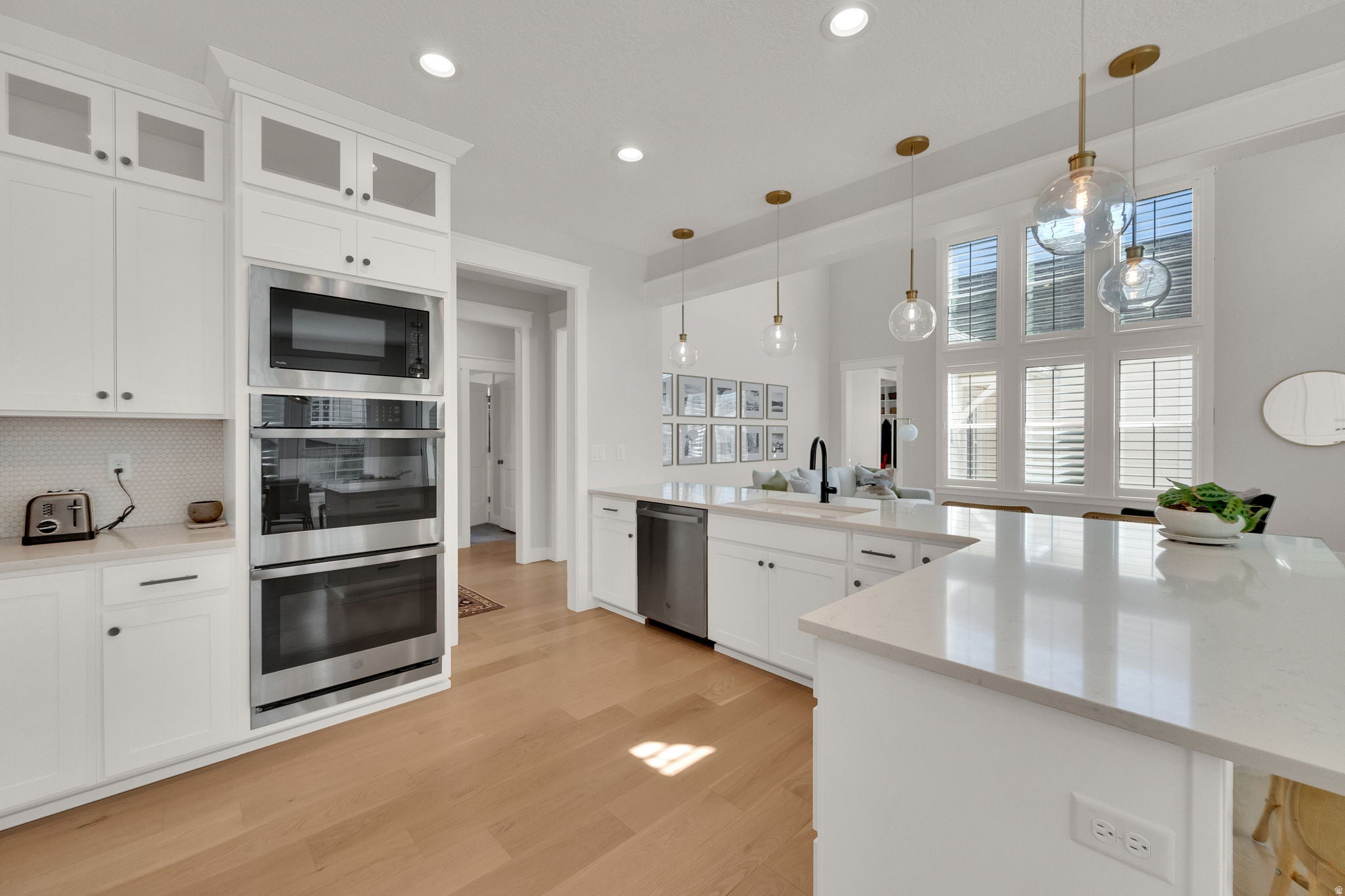 South Jordan, Utah, 84009, United States, 6 Bedrooms Bedrooms, ,5 BathroomsBathrooms,Residential,Active,2008308