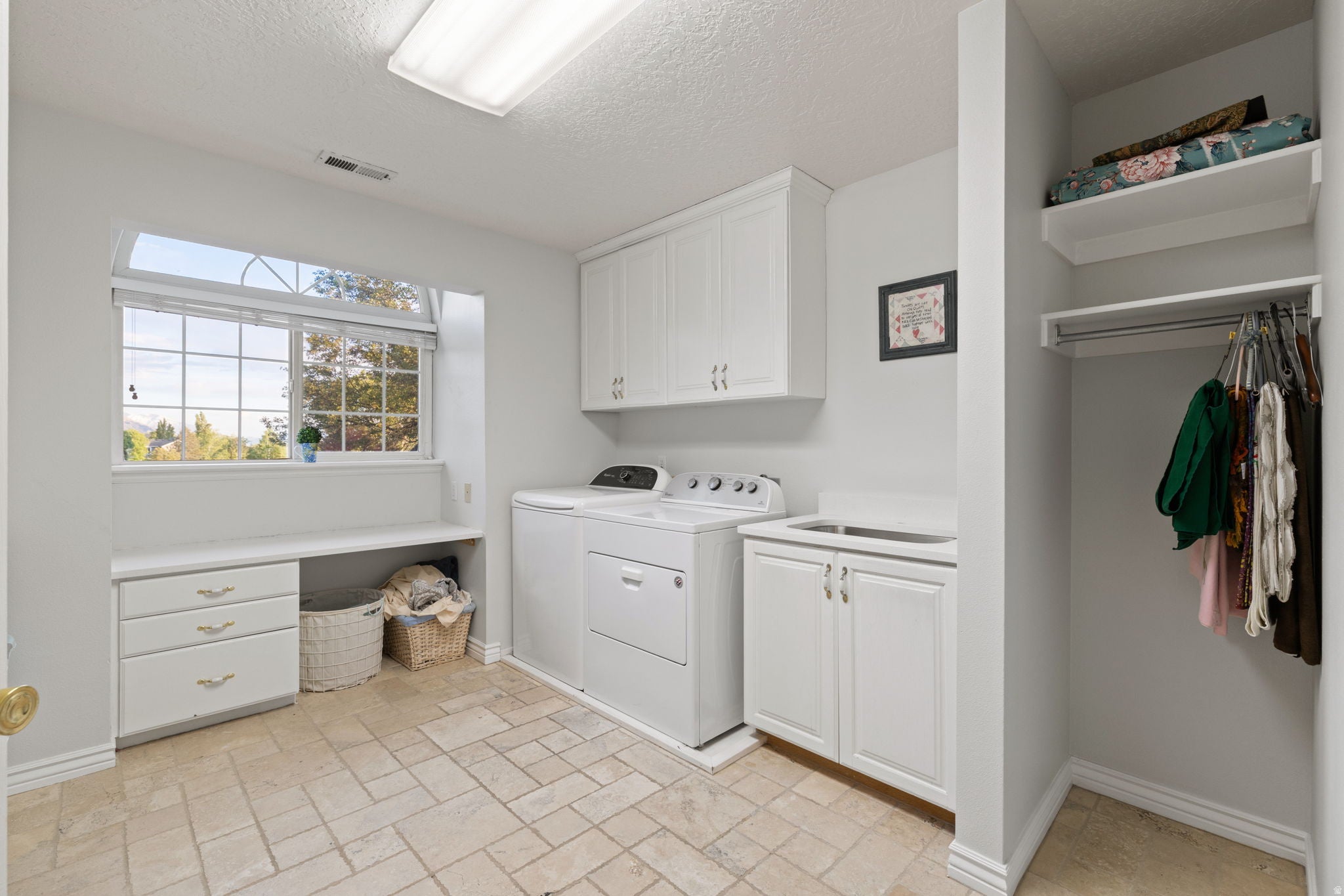 Orem, Utah, 84097, United States, 6 Bedrooms Bedrooms, ,6 BathroomsBathrooms,Residential,Active,2044198