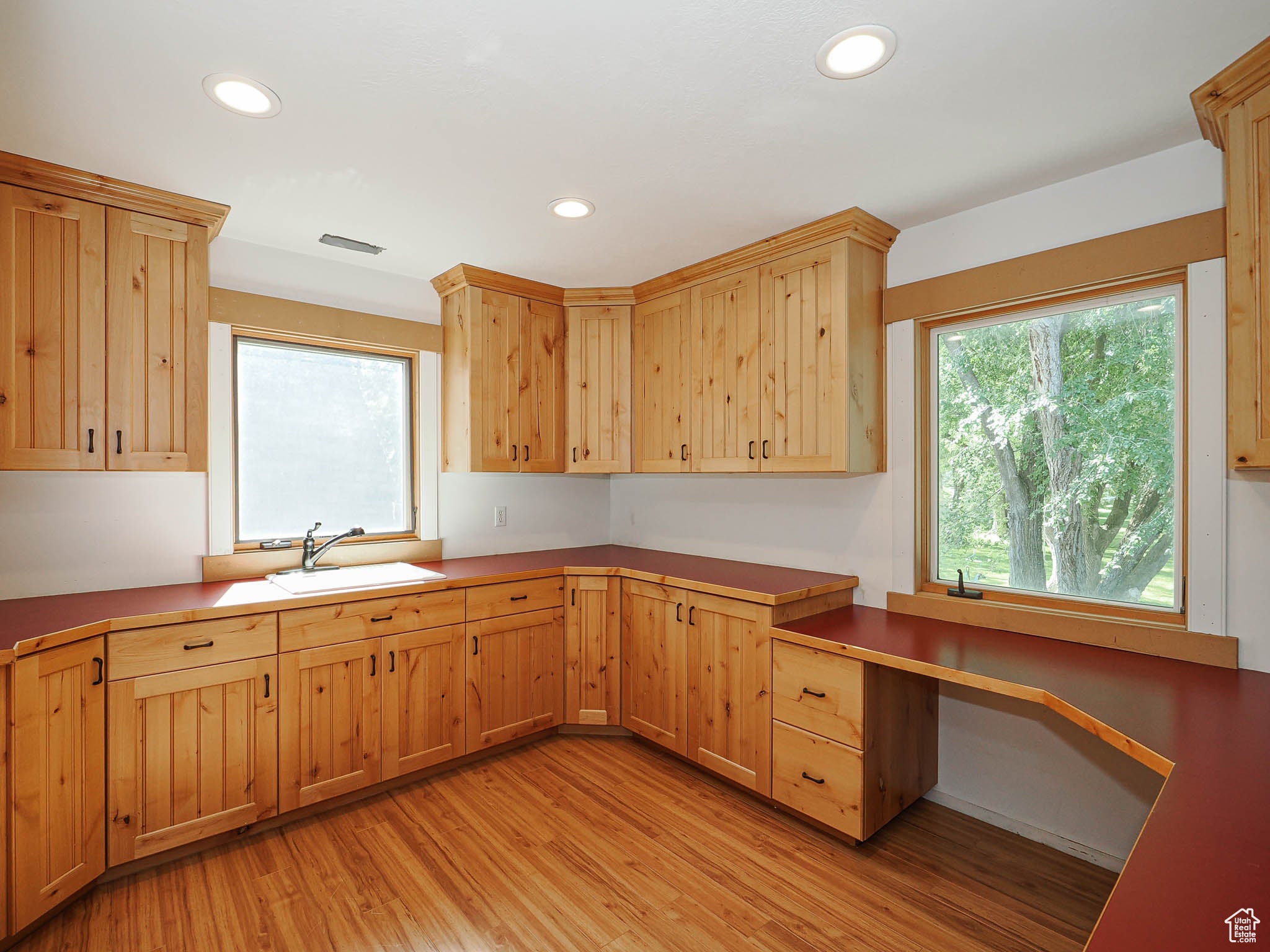 Draper, Utah, 84020, United States, 4 Bedrooms Bedrooms, ,4 BathroomsBathrooms,Residential,Pending,1824917