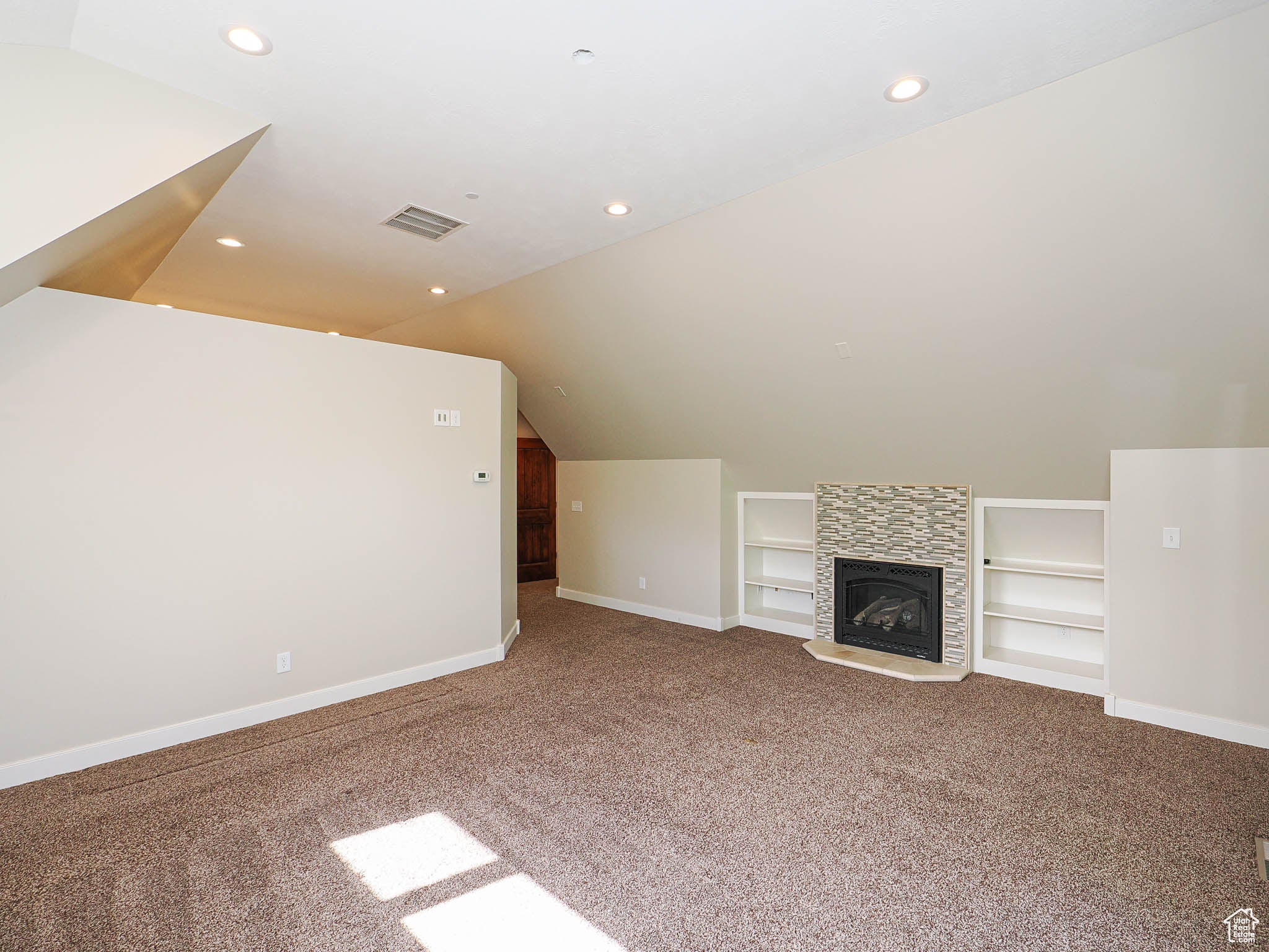 Draper, Utah, 84020, United States, 4 Bedrooms Bedrooms, ,4 BathroomsBathrooms,Residential,Pending,1824917