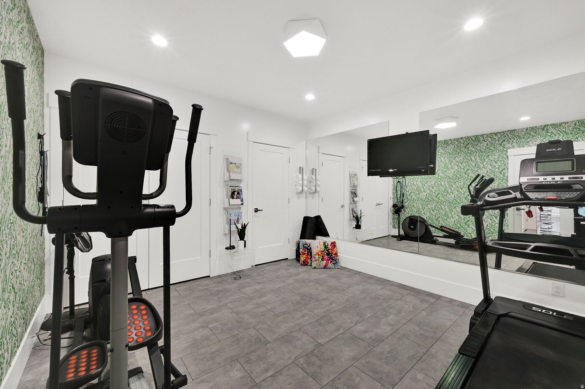 Mountain Green, Utah, 84050, United States, 5 Bedrooms Bedrooms, ,4 BathroomsBathrooms,Residential,Active,2013437