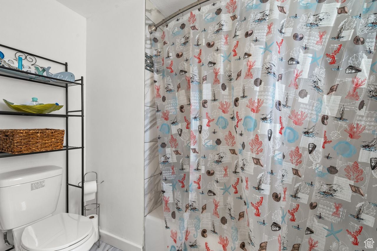 West Point, Utah, 84015, United States, 6 Bedrooms Bedrooms, ,2 BathroomsBathrooms,Residential,Active,1964251