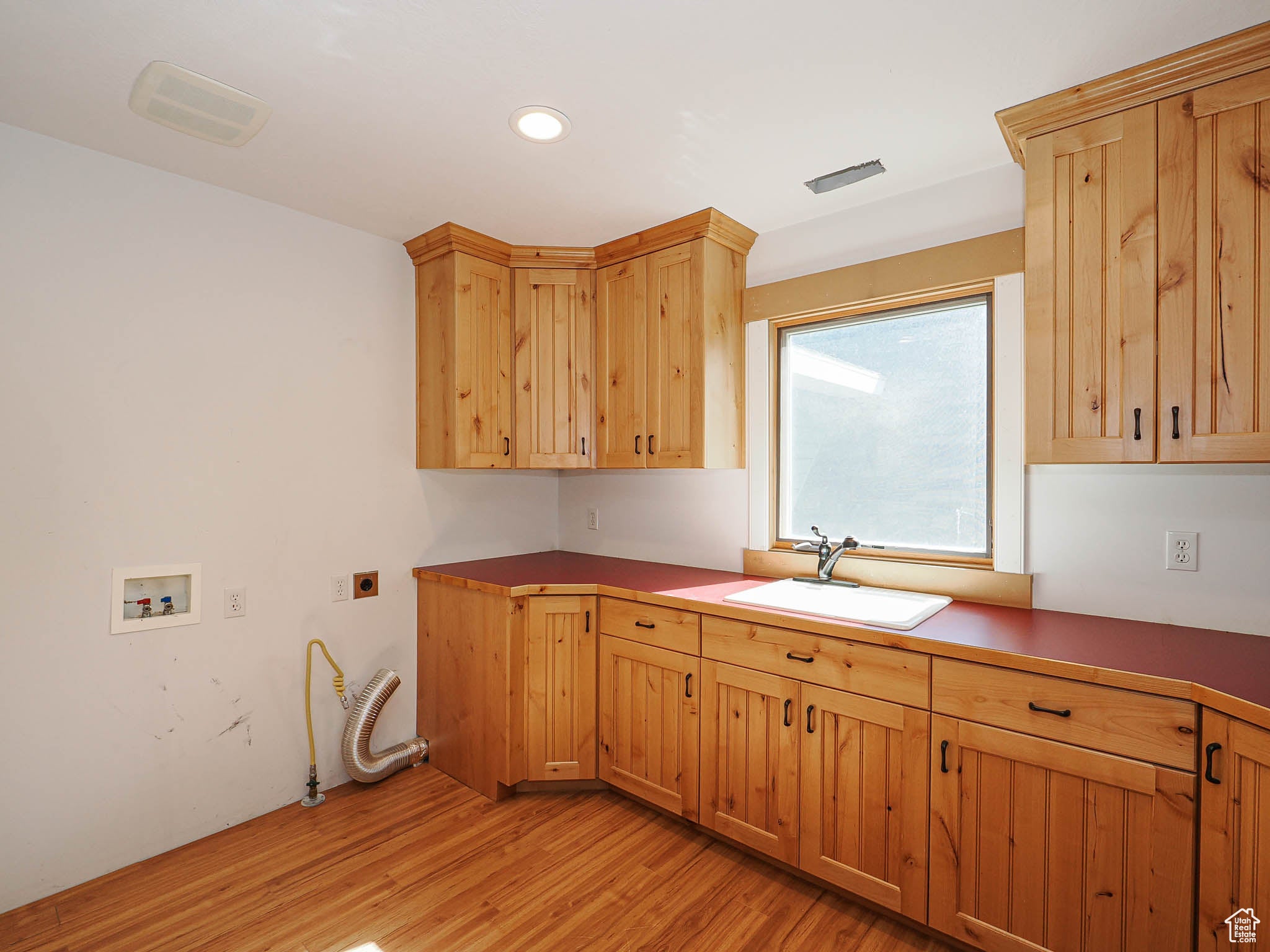 Draper, Utah, 84020, United States, 4 Bedrooms Bedrooms, ,4 BathroomsBathrooms,Residential,Pending,1824917