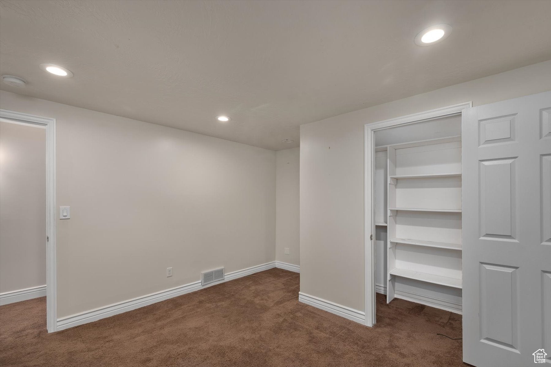 Cottonwood Heights, Utah, 84121, United States, 6 Bedrooms Bedrooms, ,3 BathroomsBathrooms,Residential,Active,1964287