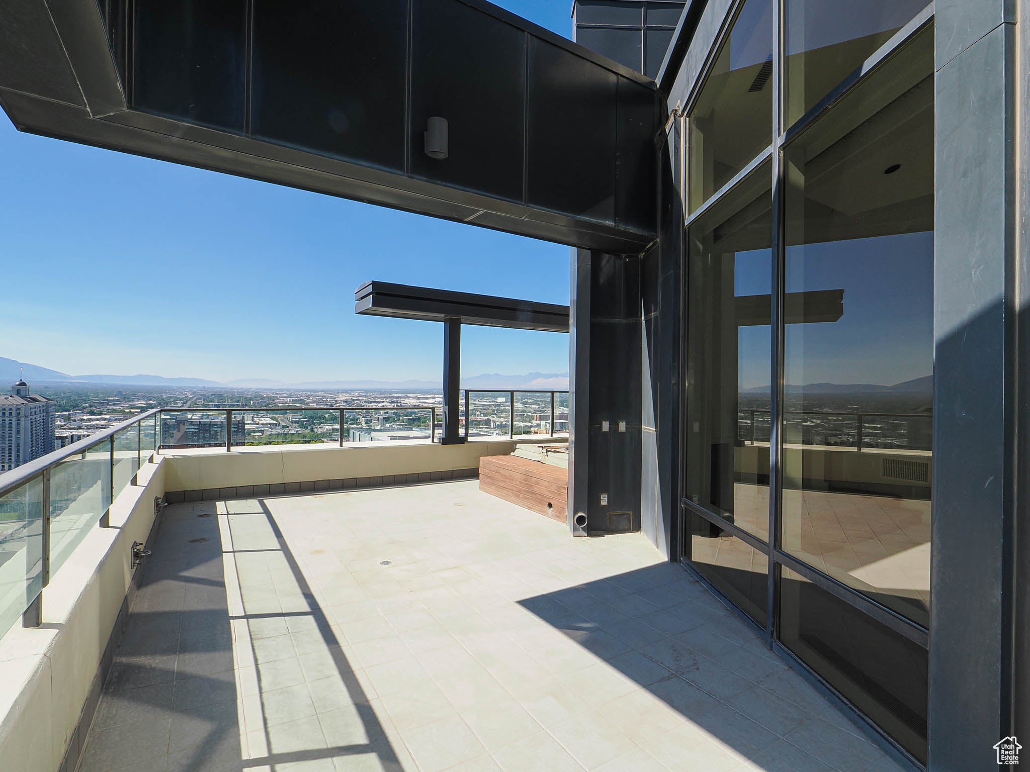 Salt Lake City, Utah, 84101, United States, 4 Bedrooms Bedrooms, ,5 BathroomsBathrooms,Residential,Active,1905069