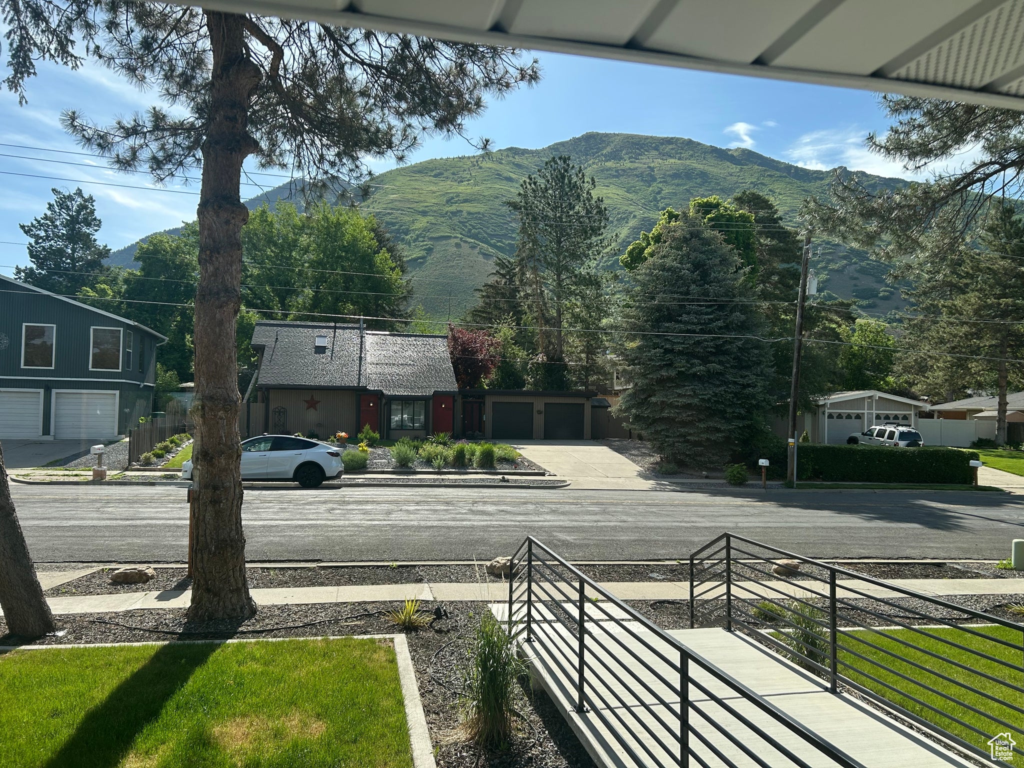 Cottonwood Heights, Utah, 84121, United States, ,3 BathroomsBathrooms,Residential,Active,1831773