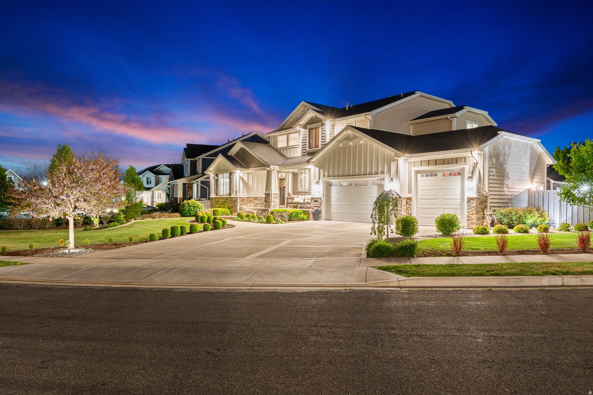 Fruit Heights, Utah, 84037, United States, 6 Bedrooms Bedrooms, ,4 BathroomsBathrooms,Residential,Contingent,2045711