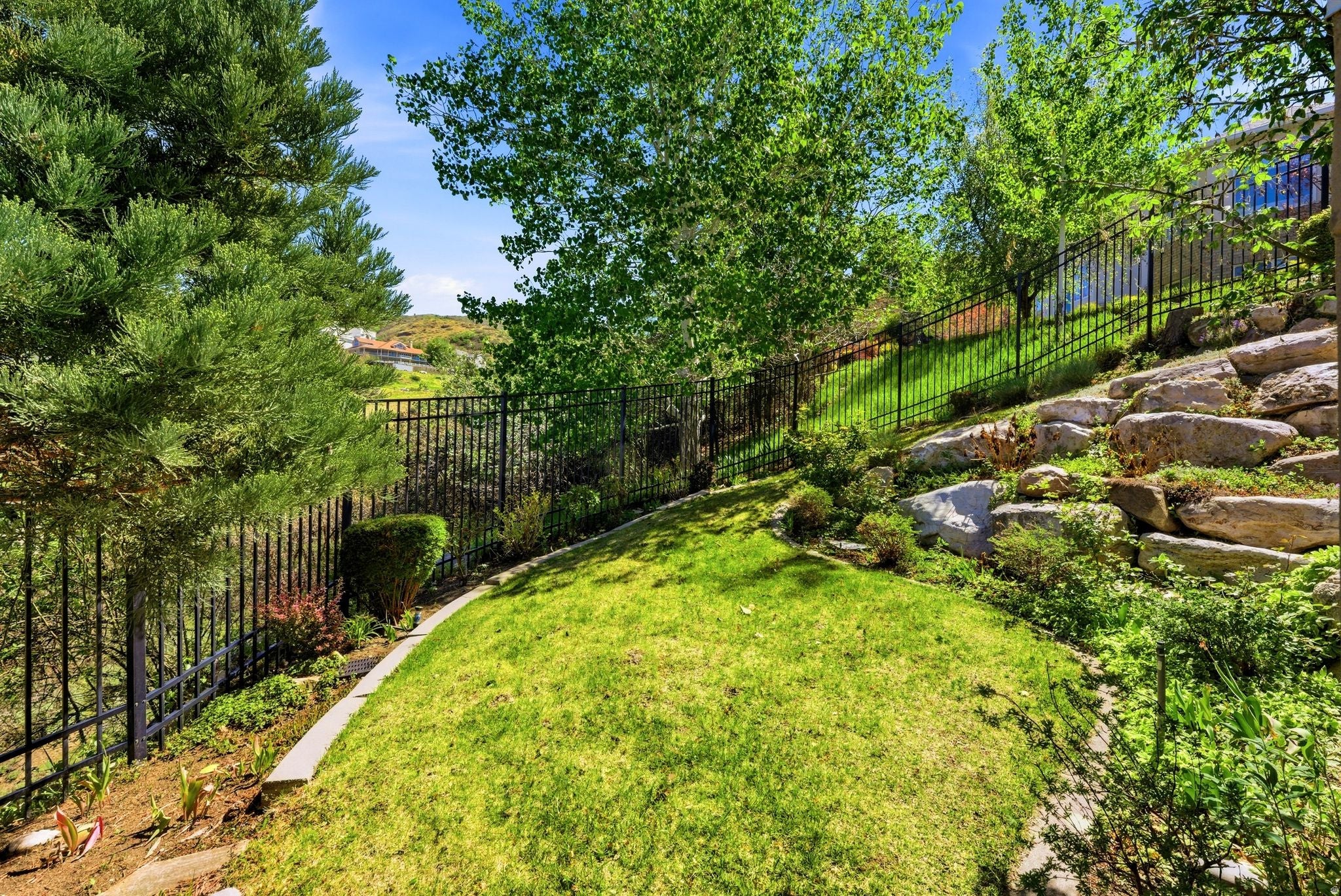Bountiful, Utah, 84010, United States, 6 Bedrooms Bedrooms, ,6 BathroomsBathrooms,Residential,Active,2044576