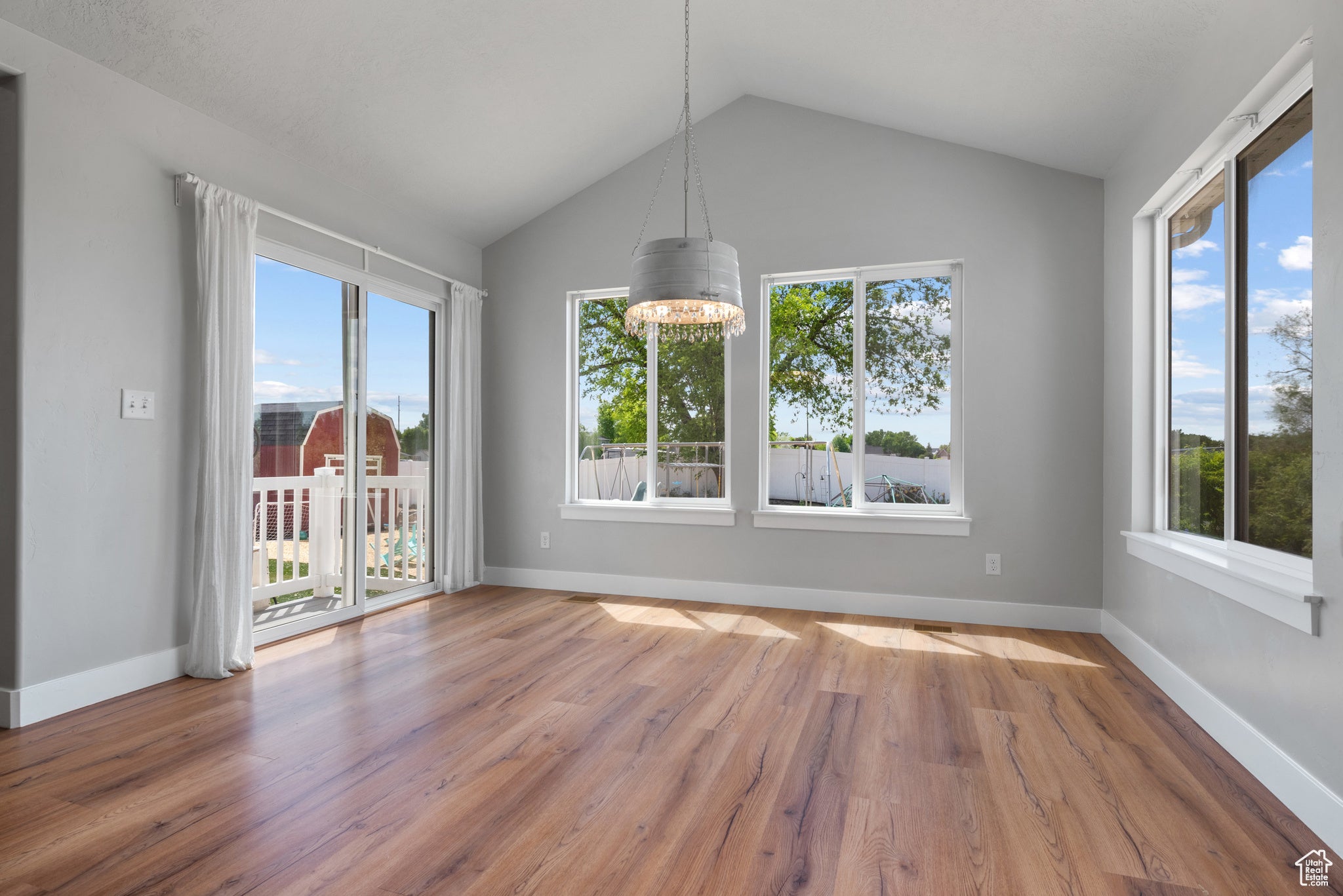 Mapleton, Utah, 84664, United States, 6 Bedrooms Bedrooms, ,5 BathroomsBathrooms,Residential,Active,1828968