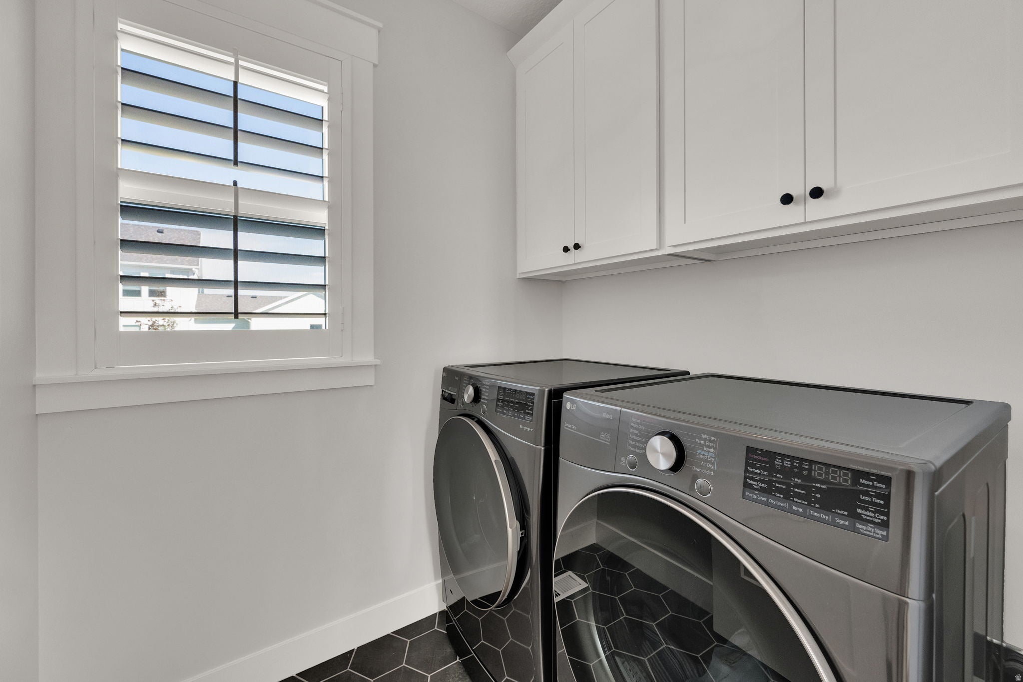 South Jordan, Utah, 84009, United States, 6 Bedrooms Bedrooms, ,5 BathroomsBathrooms,Residential,Active,2008308