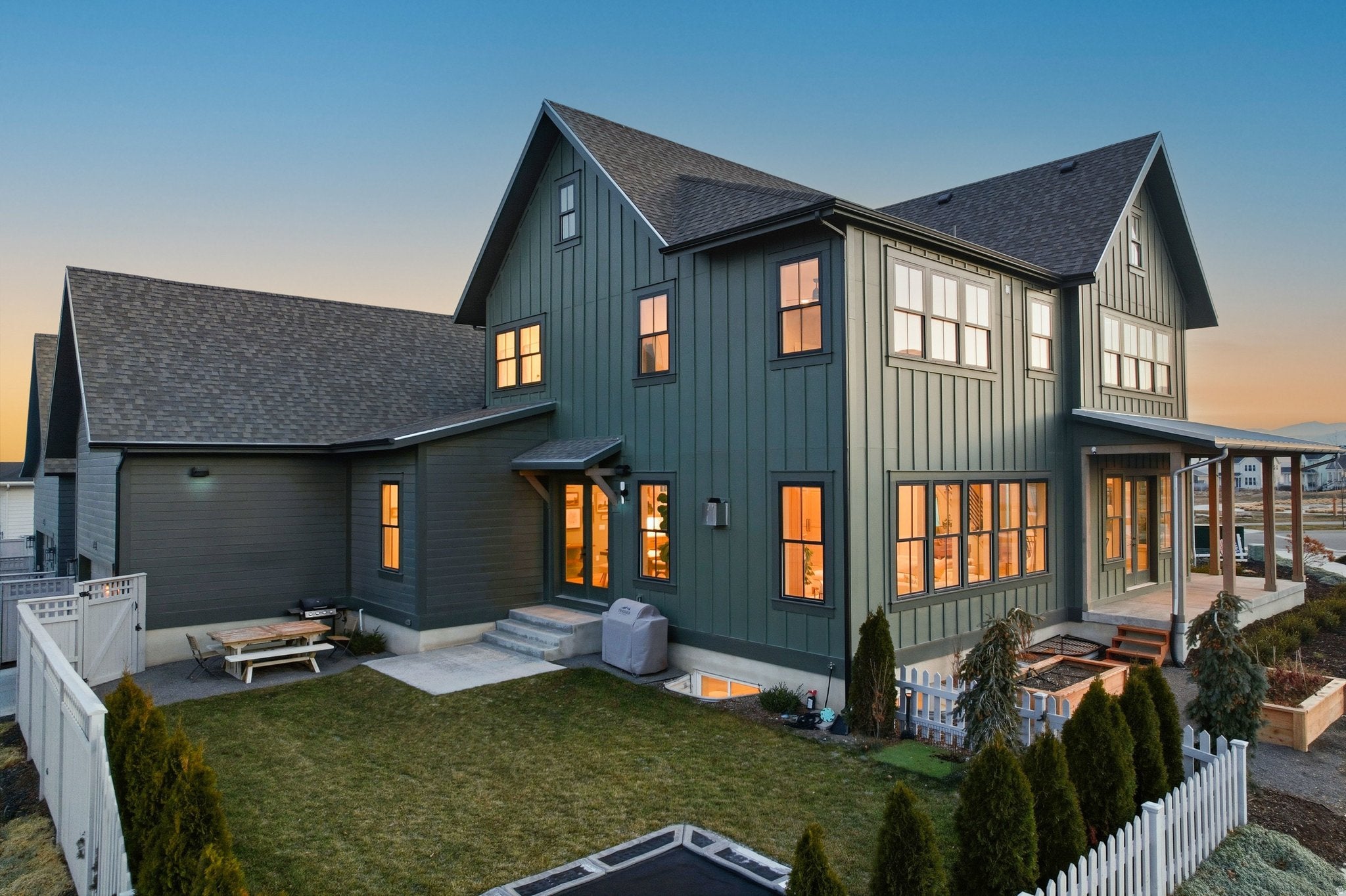 South Jordan, Utah, 84009, United States, 4 Bedrooms Bedrooms, ,4 BathroomsBathrooms,Residential,Active,2006892