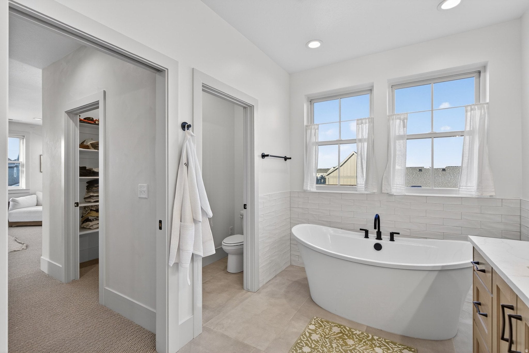 South Jordan, Utah, 84009, United States, 4 Bedrooms Bedrooms, ,4 BathroomsBathrooms,Residential,Active,2006892