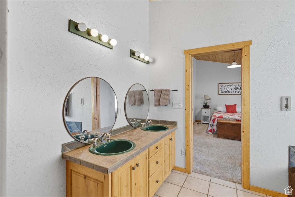 Midway, Utah, 84049, United States, 5 Bedrooms Bedrooms, ,3 BathroomsBathrooms,Residential,Active,1952631