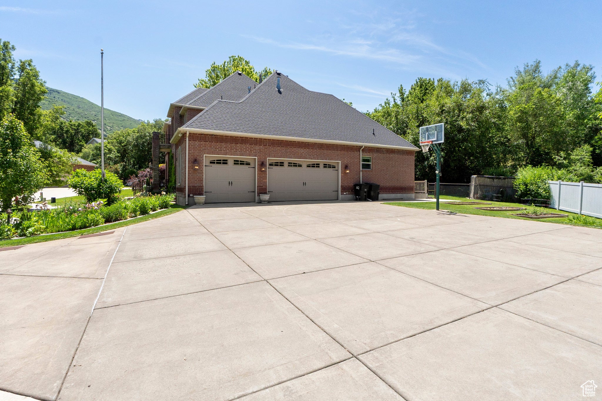 South Weber, Utah, 84405, United States, ,6 BathroomsBathrooms,Residential,Active,1843847