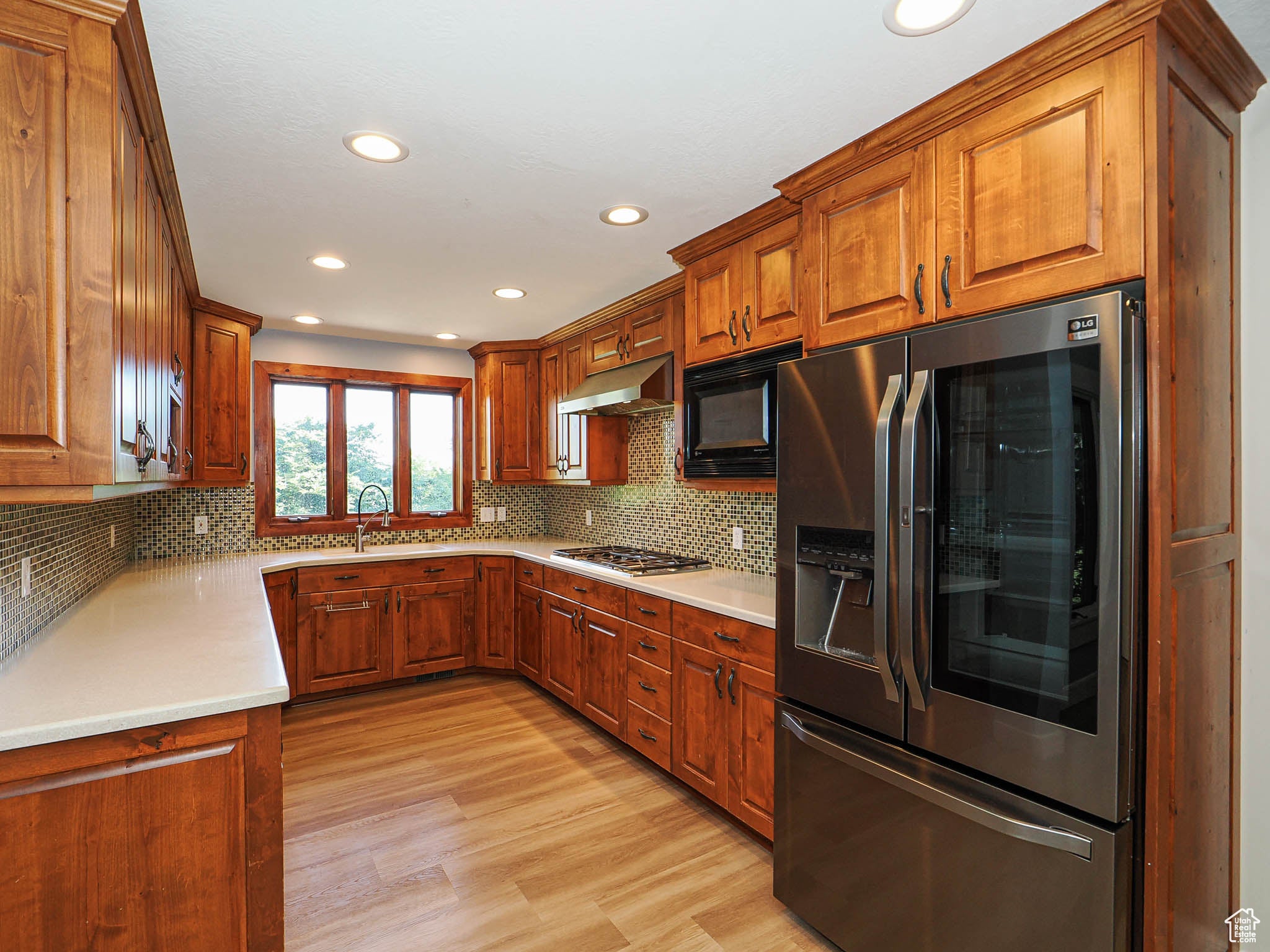 Draper, Utah, 84020, United States, 4 Bedrooms Bedrooms, ,4 BathroomsBathrooms,Residential,Pending,1824917