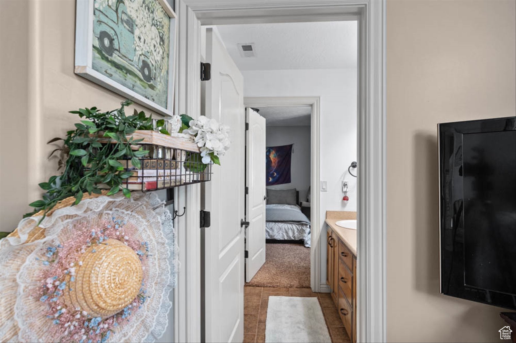 South Jordan, Utah, 84095, United States, 6 Bedrooms Bedrooms, ,4 BathroomsBathrooms,Residential,Active,1876871