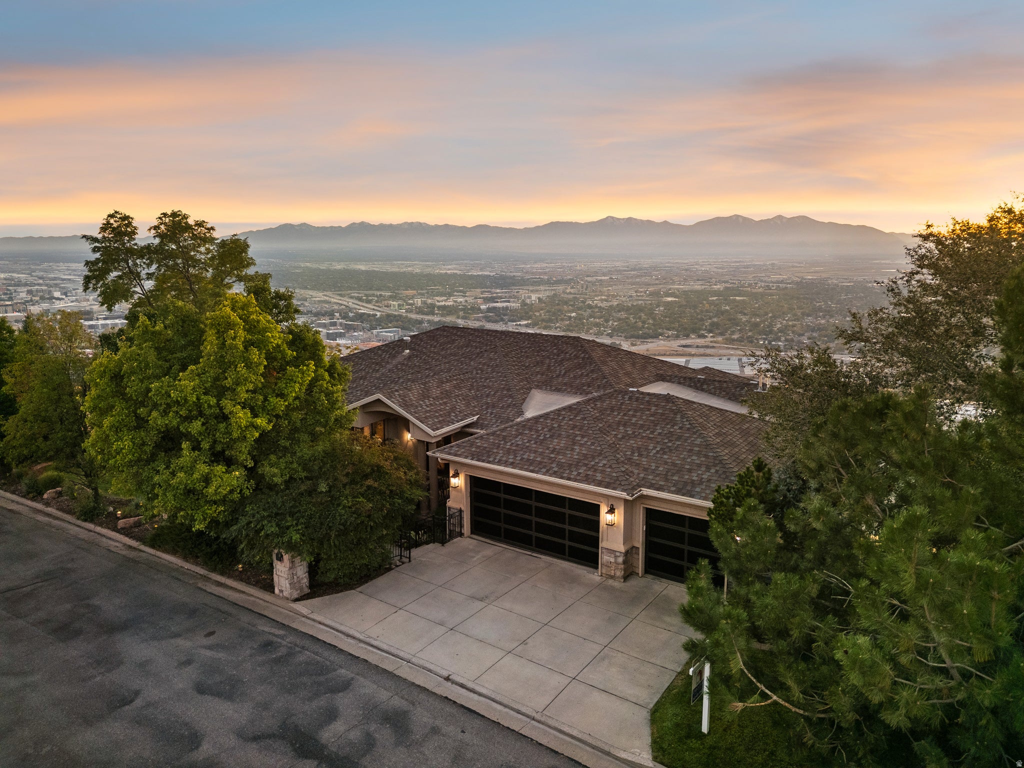 Salt Lake City, Utah, 84103, United States, 5 Bedrooms Bedrooms, ,4 BathroomsBathrooms,Residential,Active,2042745