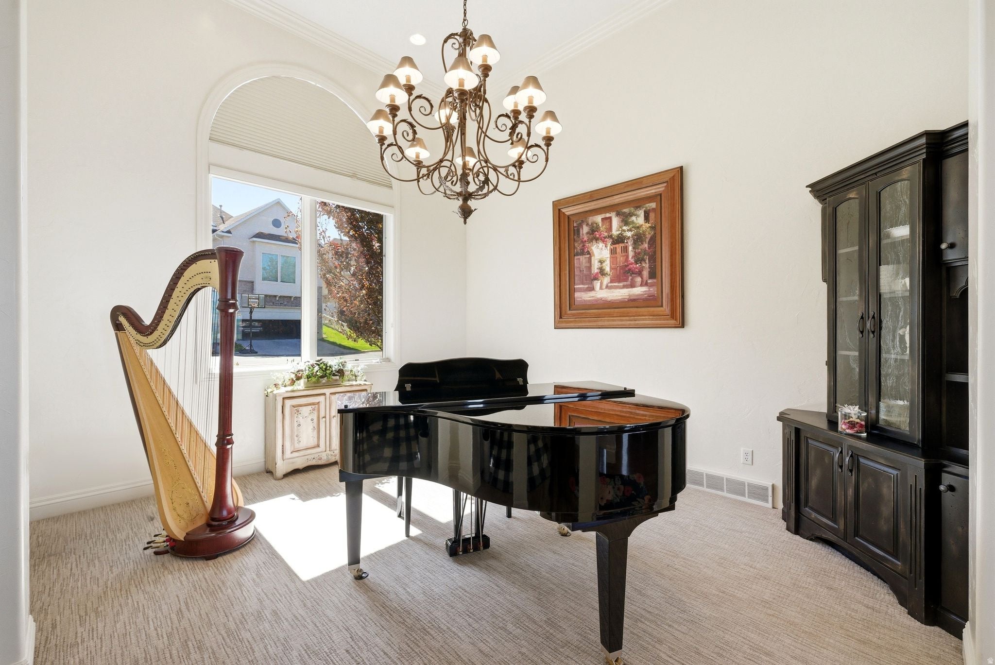 Bountiful, Utah, 84010, United States, 6 Bedrooms Bedrooms, ,6 BathroomsBathrooms,Residential,Active,2044576