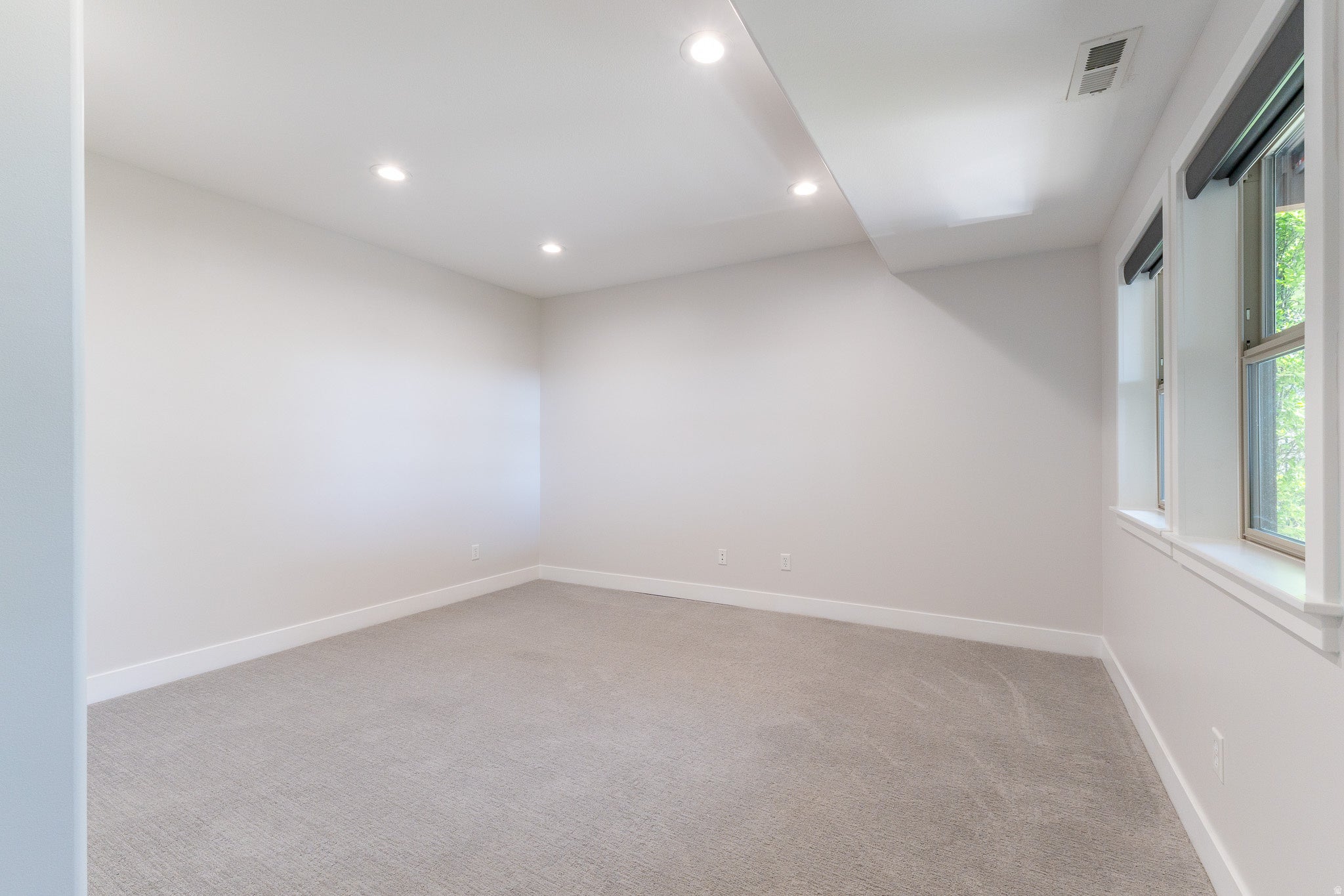 Fruit Heights, Utah, 84037, United States, 6 Bedrooms Bedrooms, ,5 BathroomsBathrooms,Residential,Active,2044980