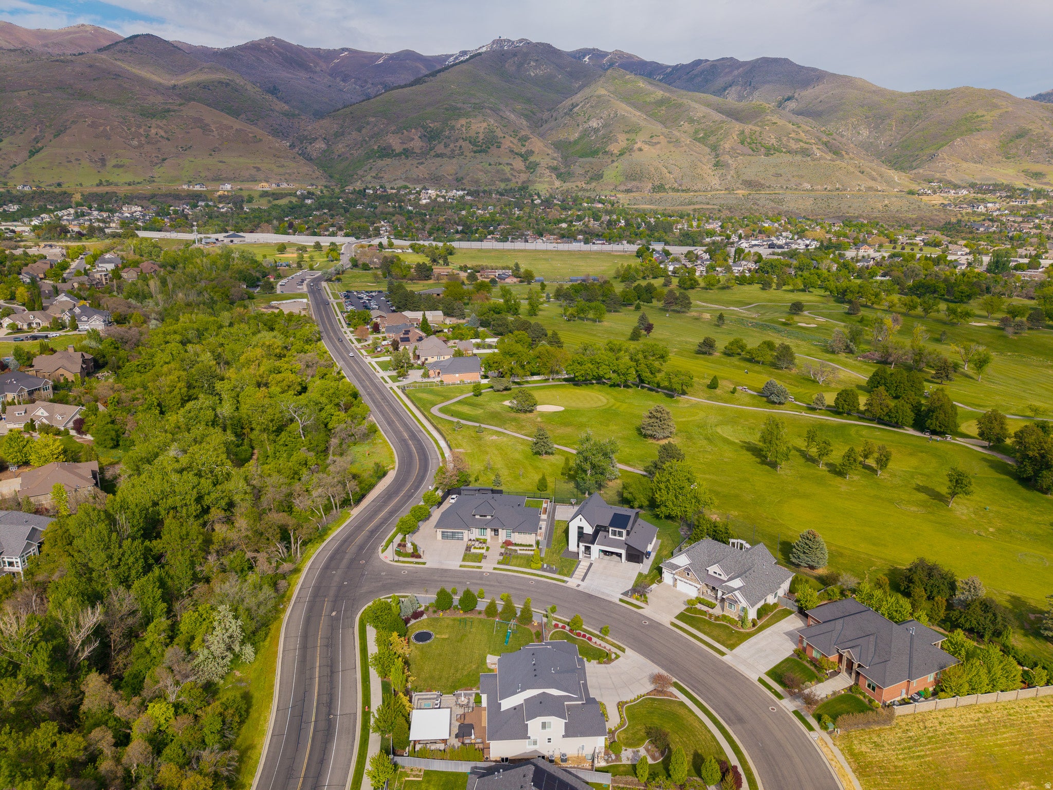Fruit Heights, Utah, 84037, United States, 6 Bedrooms Bedrooms, ,4 BathroomsBathrooms,Residential,Contingent,2045711