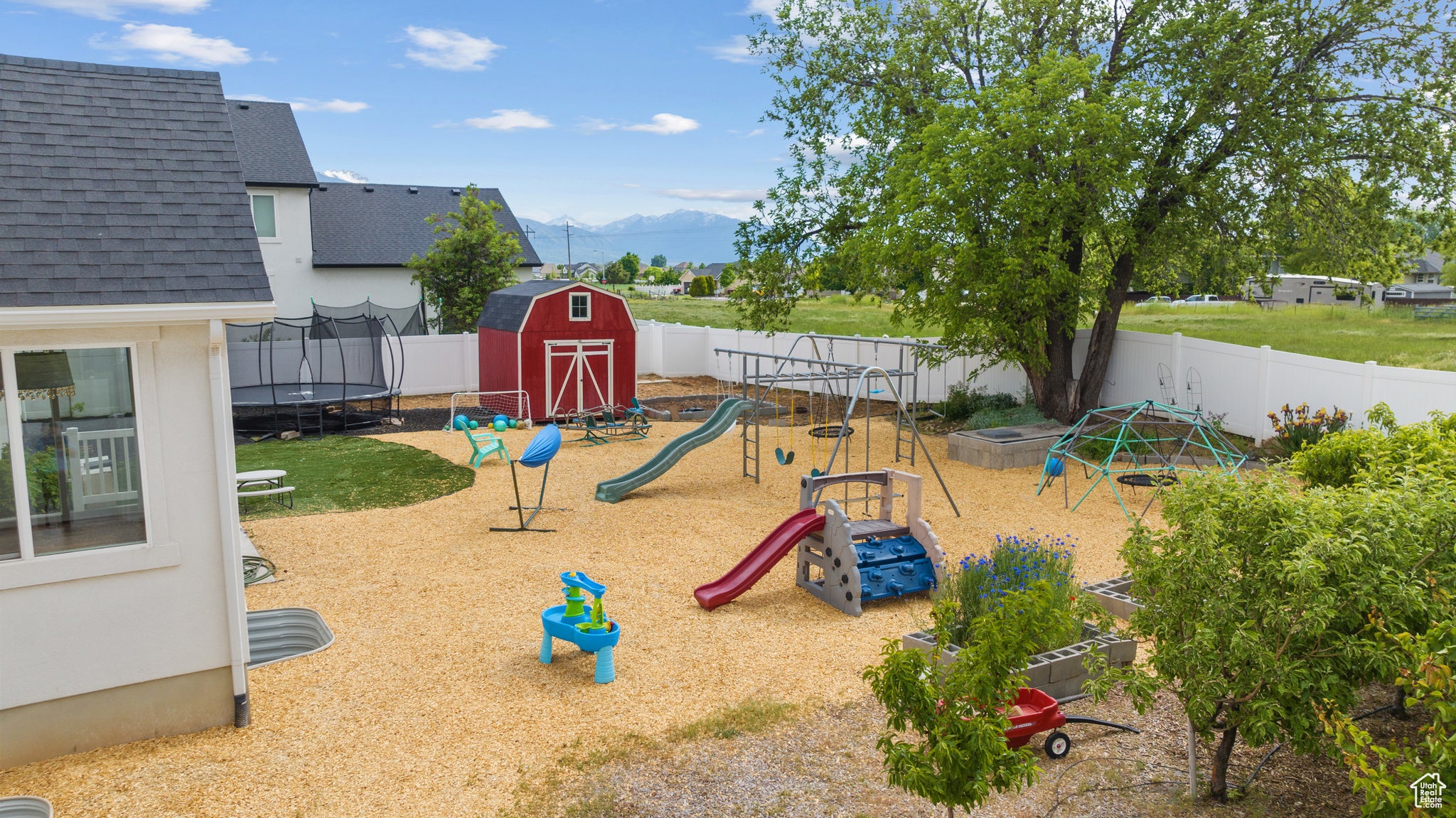 Mapleton, Utah, 84664, United States, 6 Bedrooms Bedrooms, ,5 BathroomsBathrooms,Residential,Active,1828968