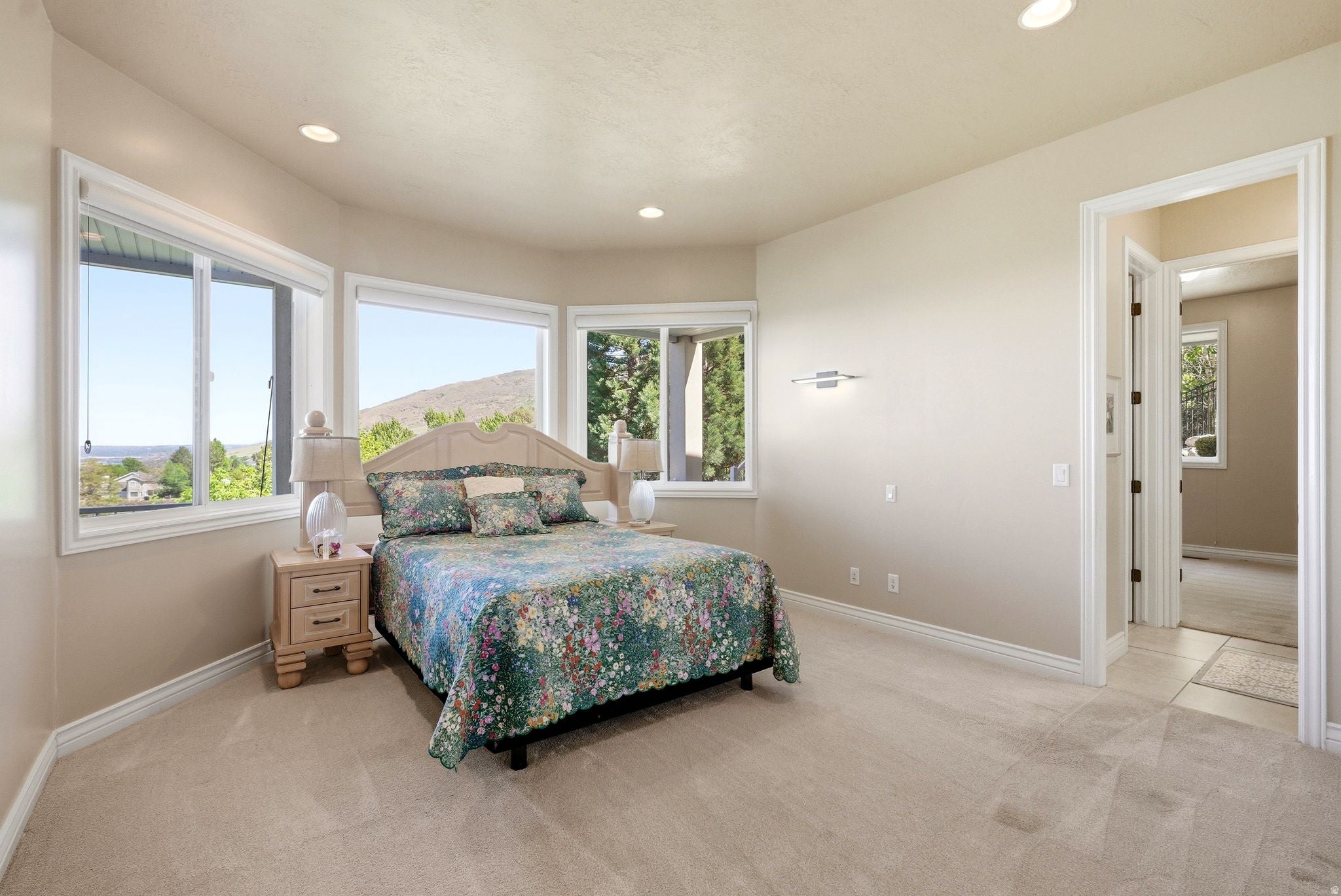 Bountiful, Utah, 84010, United States, 6 Bedrooms Bedrooms, ,6 BathroomsBathrooms,Residential,Active,2044576