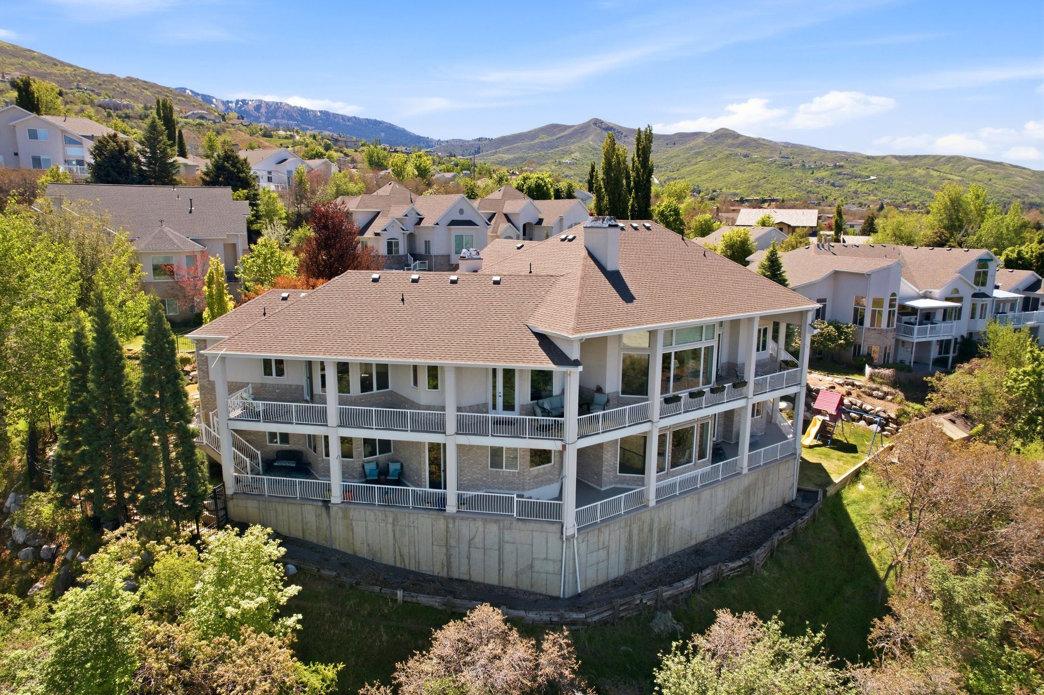 Bountiful, Utah, 84010, United States, 6 Bedrooms Bedrooms, ,6 BathroomsBathrooms,Residential,Active,2044576