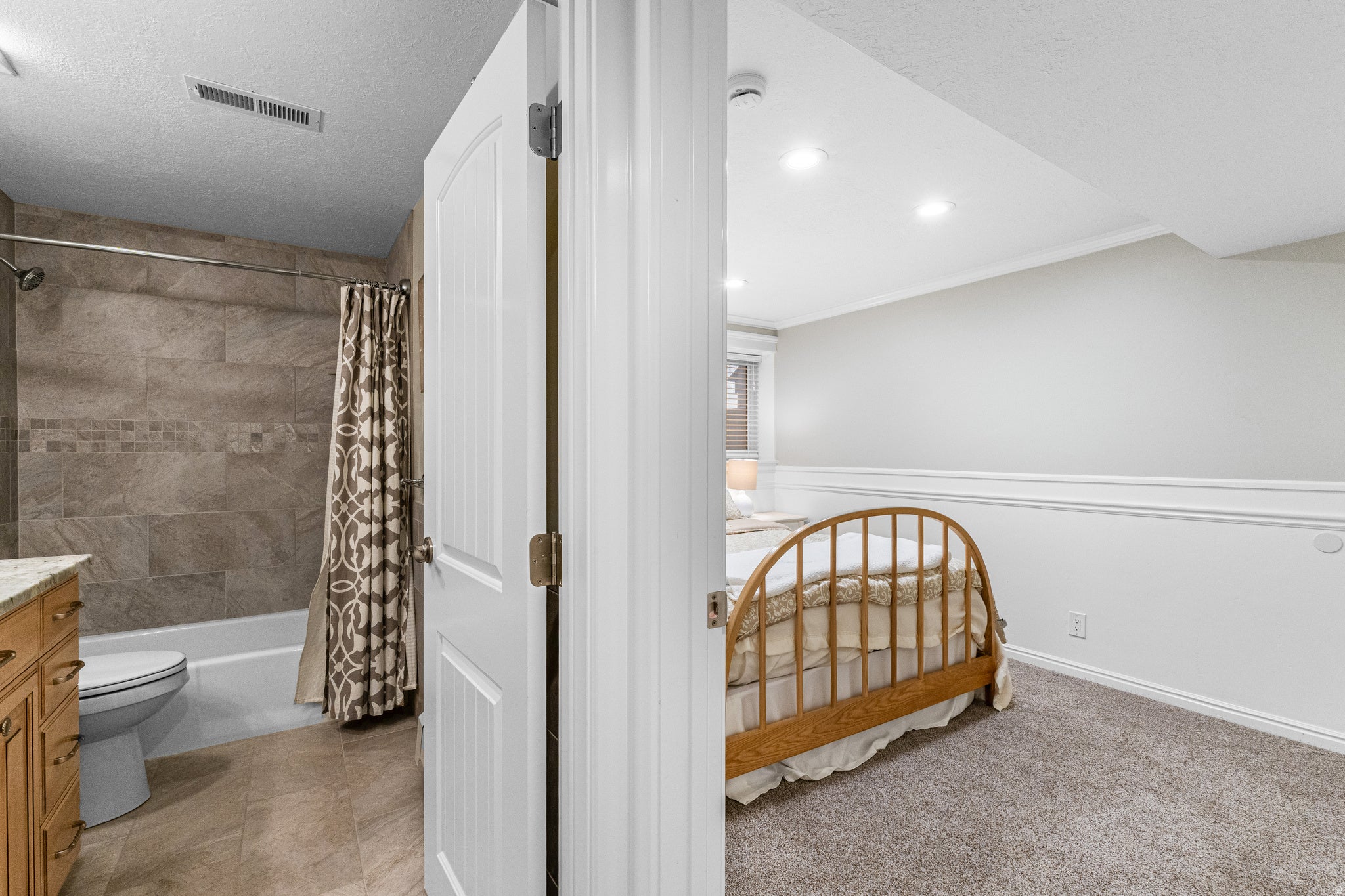 Bountiful, Utah, 84010, United States, 3 Bedrooms Bedrooms, ,3 BathroomsBathrooms,Residential,Active,2006883