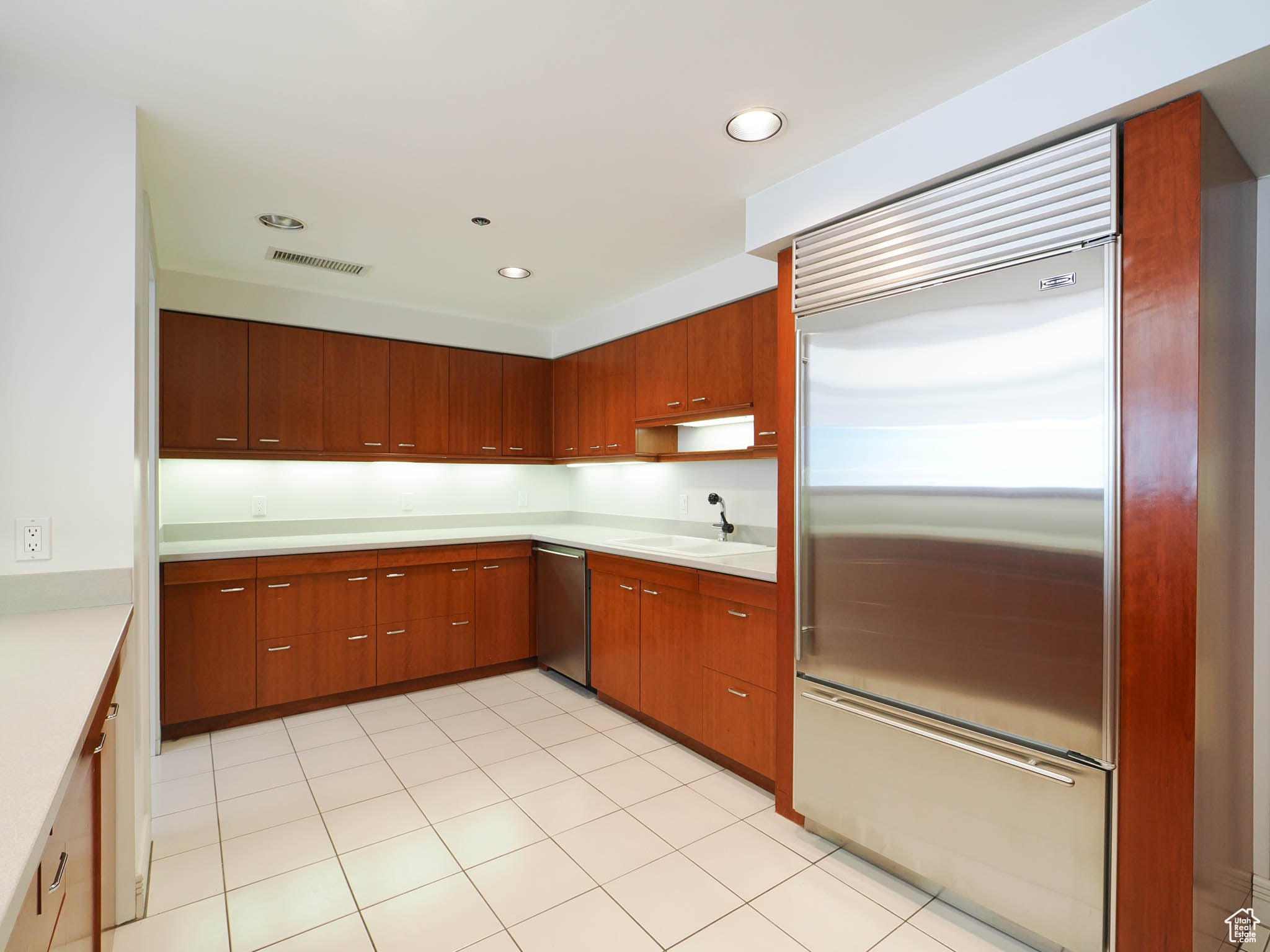 Salt Lake City, Utah, 84101, United States, 4 Bedrooms Bedrooms, ,5 BathroomsBathrooms,Residential,Active,1905069