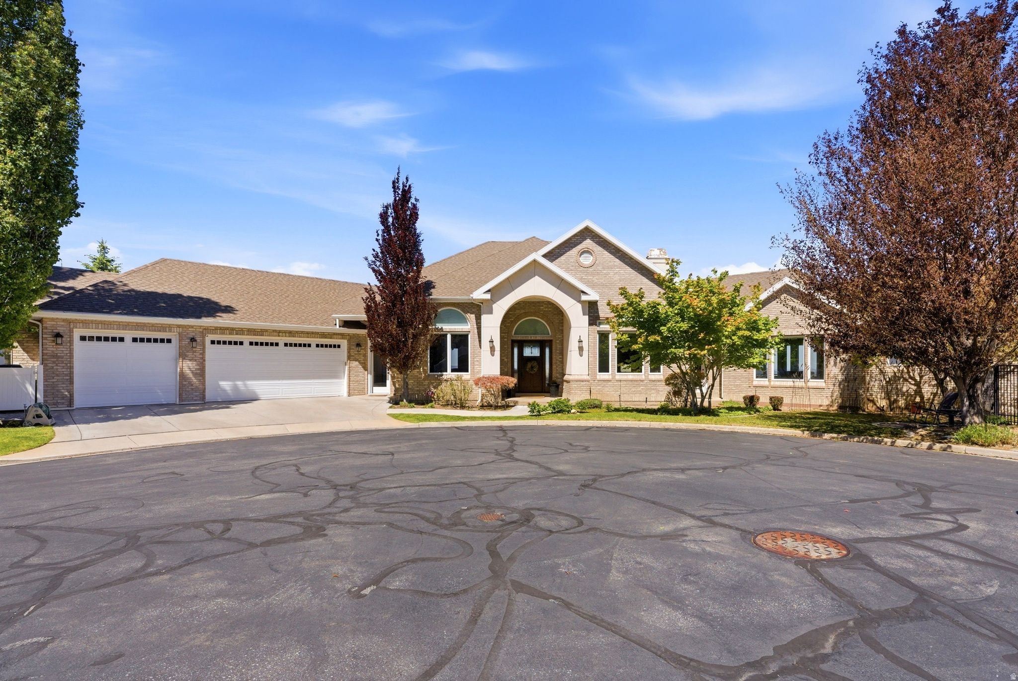 Bountiful, Utah, 84010, United States, 6 Bedrooms Bedrooms, ,6 BathroomsBathrooms,Residential,Active,2044576