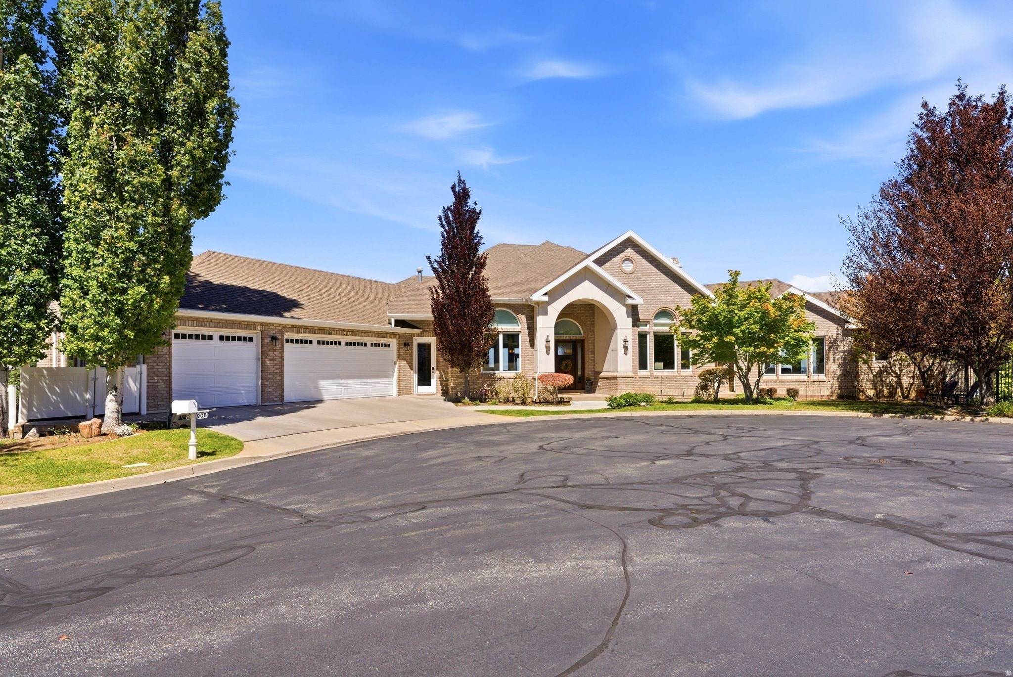 Bountiful, Utah, 84010, United States, 6 Bedrooms Bedrooms, ,6 BathroomsBathrooms,Residential,Active,2044576