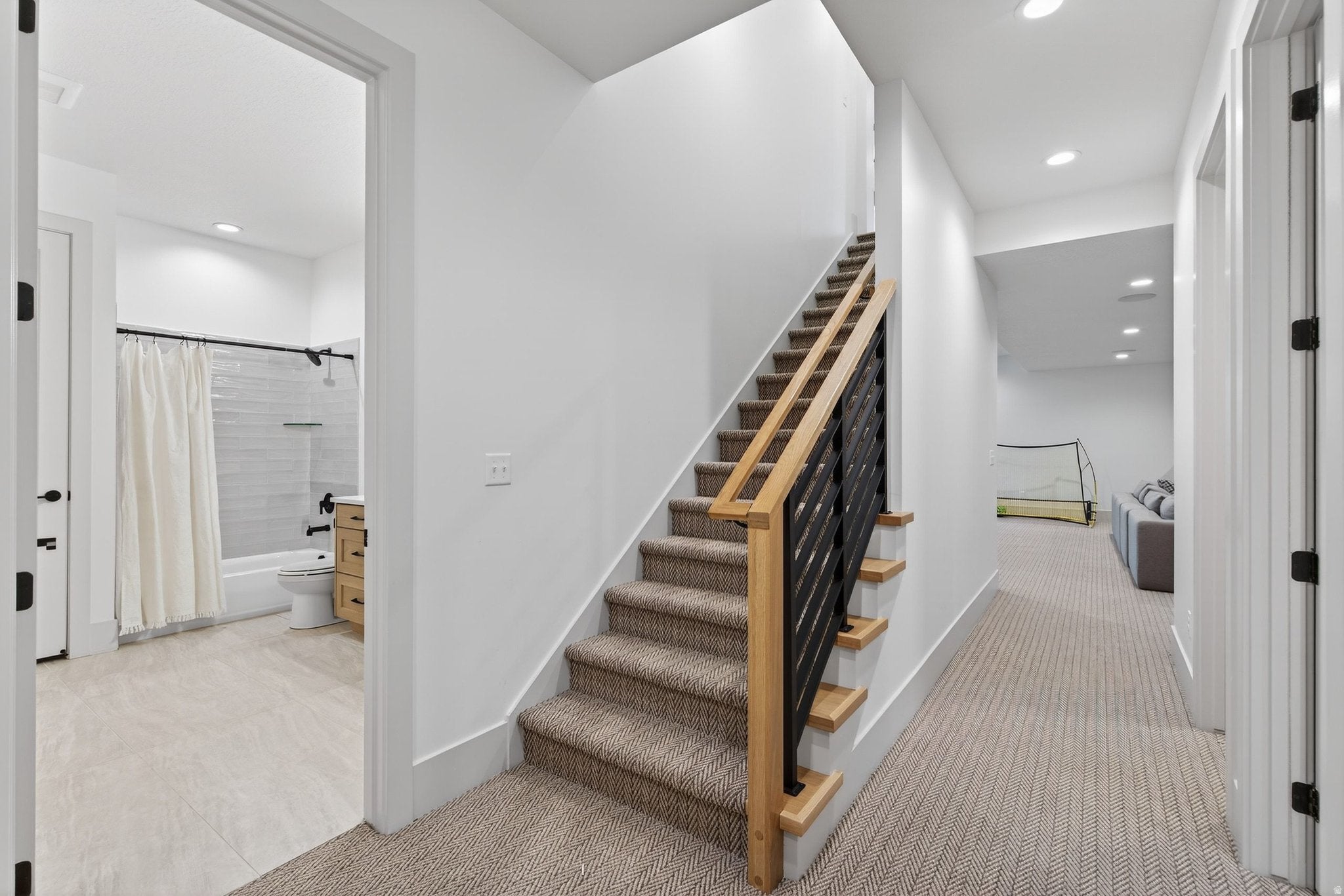 South Jordan, Utah, 84009, United States, 4 Bedrooms Bedrooms, ,4 BathroomsBathrooms,Residential,Active,2006892