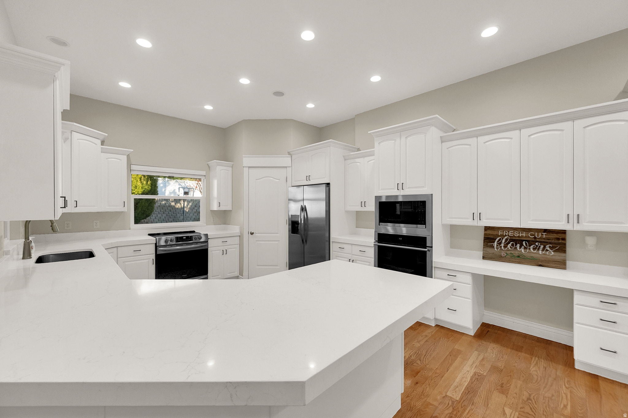 Perry, Utah, 84302, United States, 6 Bedrooms Bedrooms, ,5 BathroomsBathrooms,Residential,Active,2045022