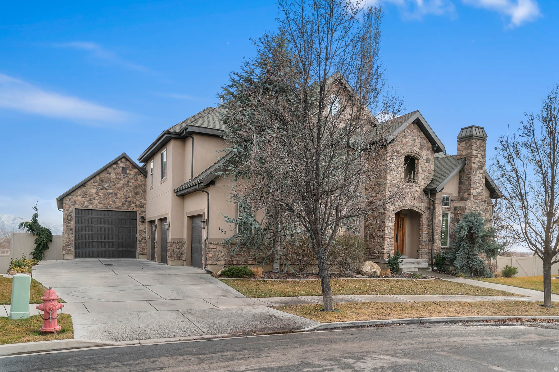 Orem, Utah, 84058, United States, 6 Bedrooms Bedrooms, ,5 BathroomsBathrooms,Residential,Active,2019460