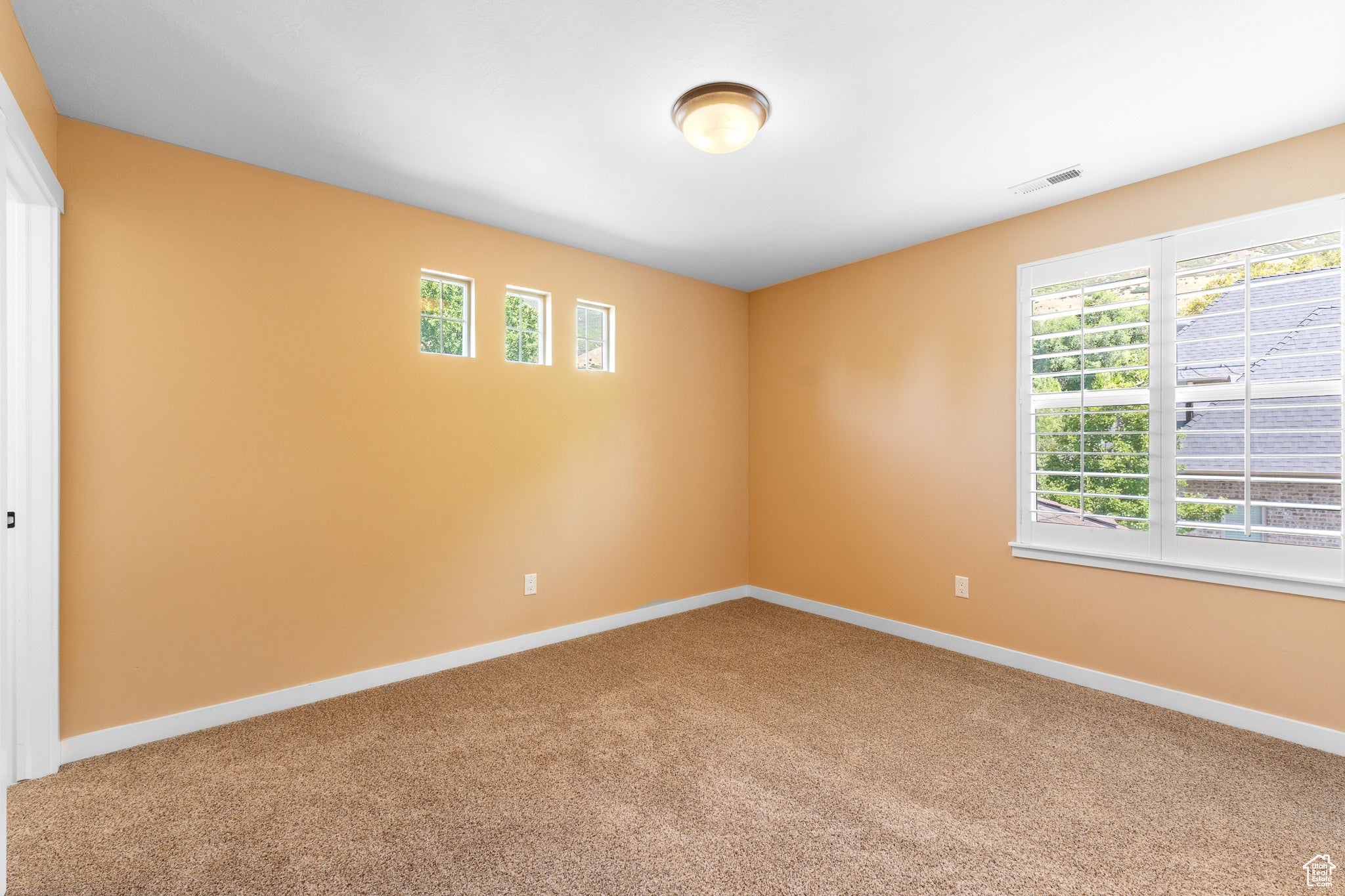Farmington, Utah, 84025, United States, 4 Bedrooms Bedrooms, ,4 BathroomsBathrooms,Residential,Active,1914760
