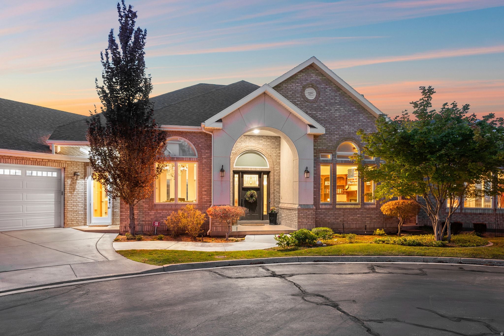 Bountiful, Utah, 84010, United States, 6 Bedrooms Bedrooms, ,6 BathroomsBathrooms,Residential,Active,2044576