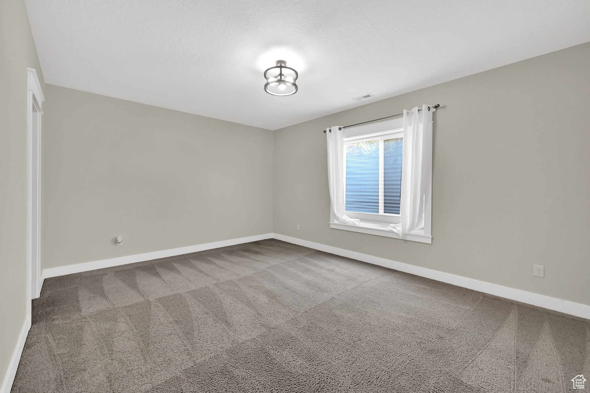 Farmington, Utah, 84025, United States, 5 Bedrooms Bedrooms, ,4 BathroomsBathrooms,Residential,Active,1850687