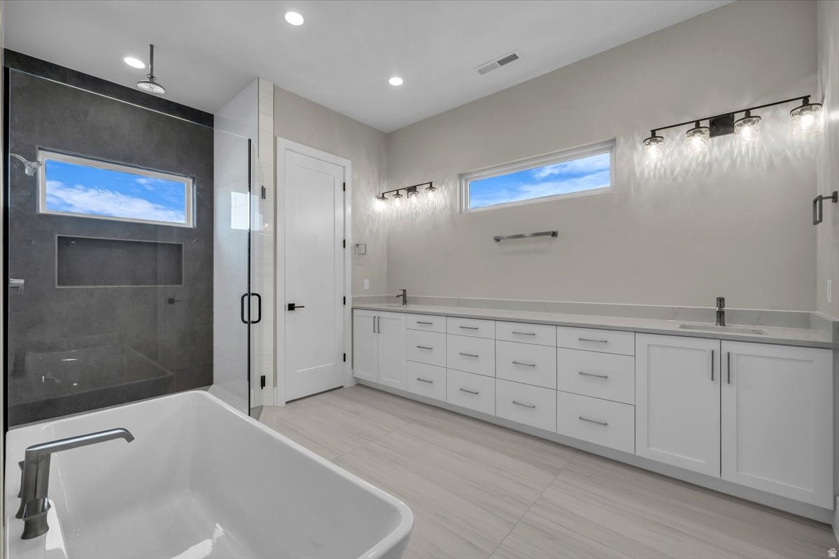 Hurricane, Utah, 84737, United States, 8 Bedrooms Bedrooms, ,6 BathroomsBathrooms,Residential,Active,2015427