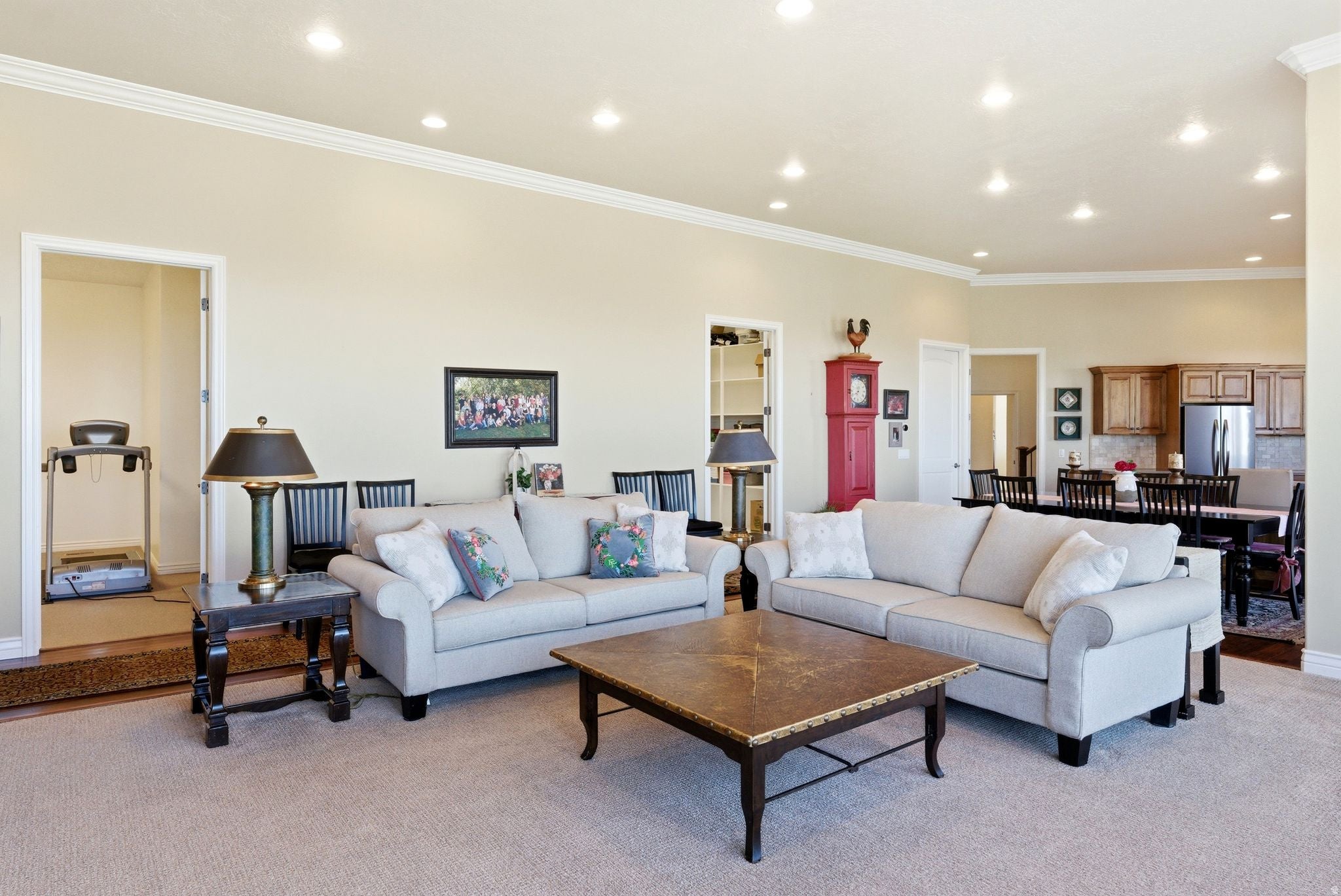 Bountiful, Utah, 84010, United States, 6 Bedrooms Bedrooms, ,6 BathroomsBathrooms,Residential,Active,2044576