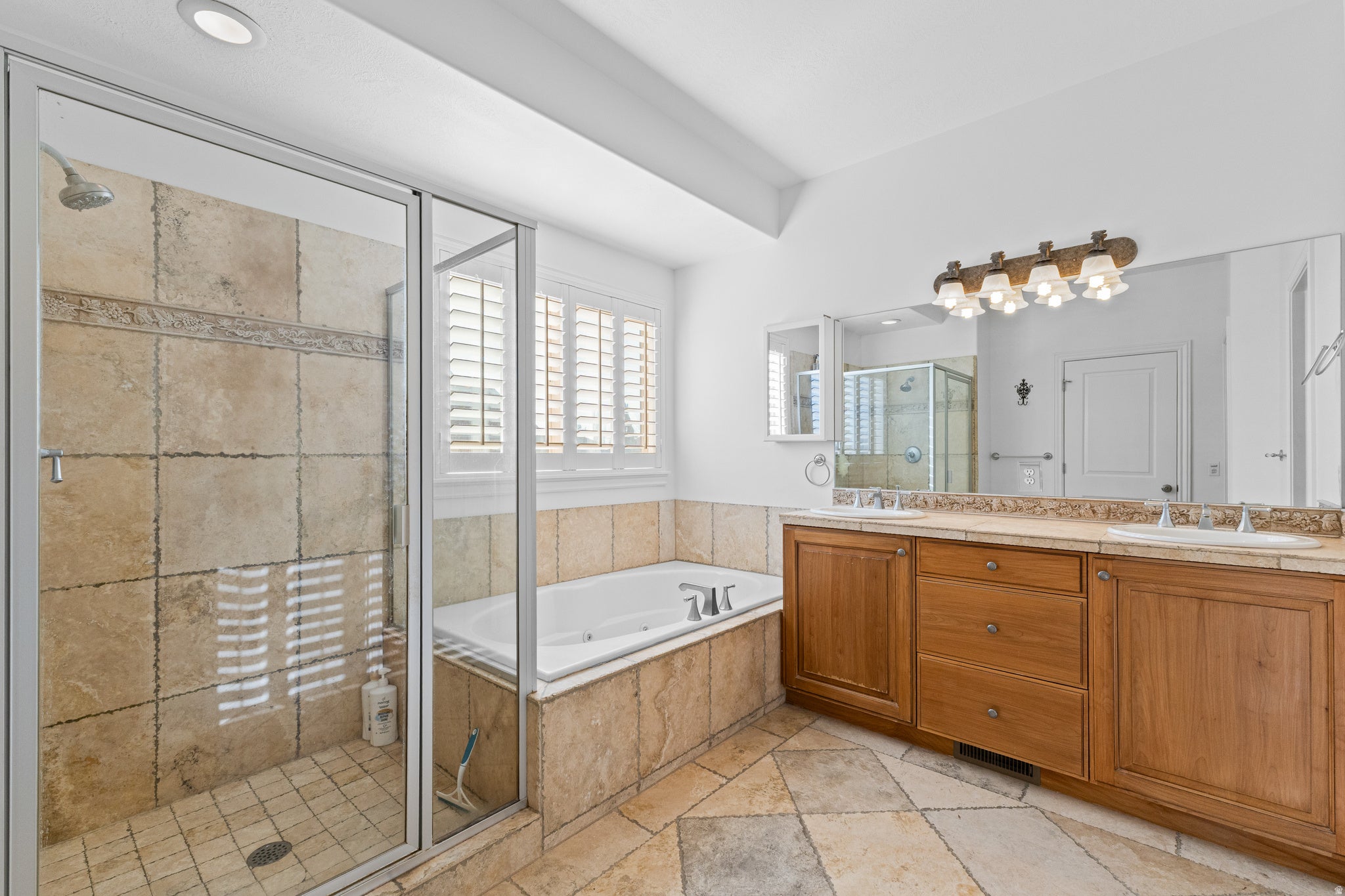 Kaysville, Utah, 84037, United States, 6 Bedrooms Bedrooms, ,5 BathroomsBathrooms,Residential,Active,2007300