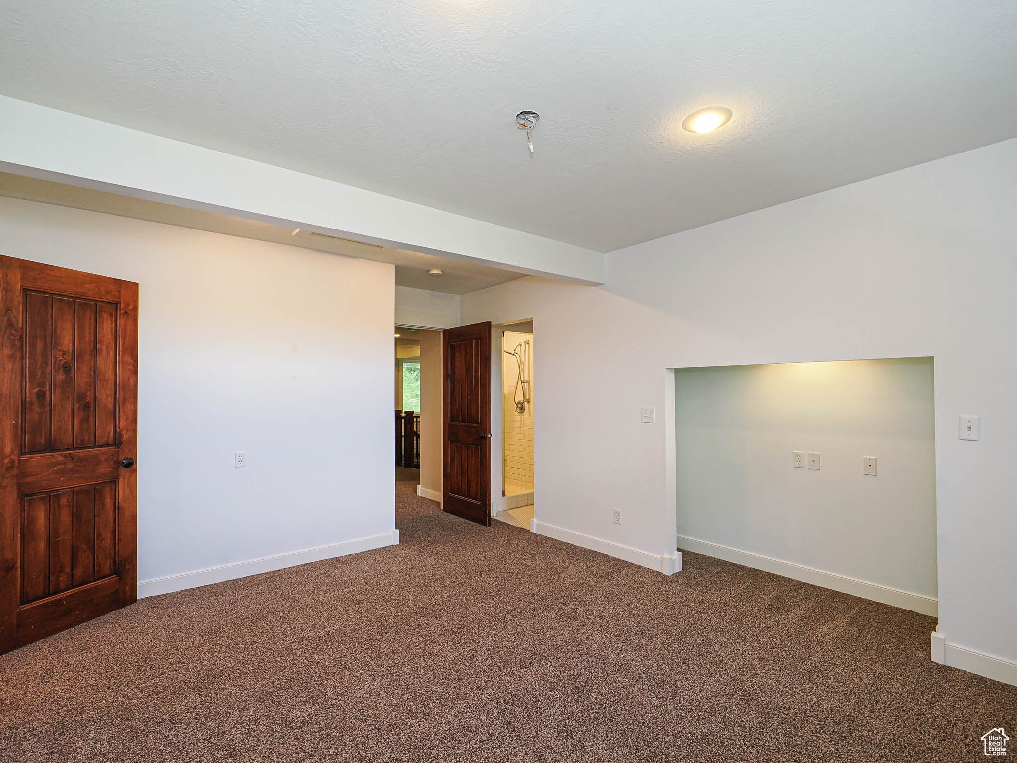 Draper, Utah, 84020, United States, 4 Bedrooms Bedrooms, ,4 BathroomsBathrooms,Residential,Pending,1824917